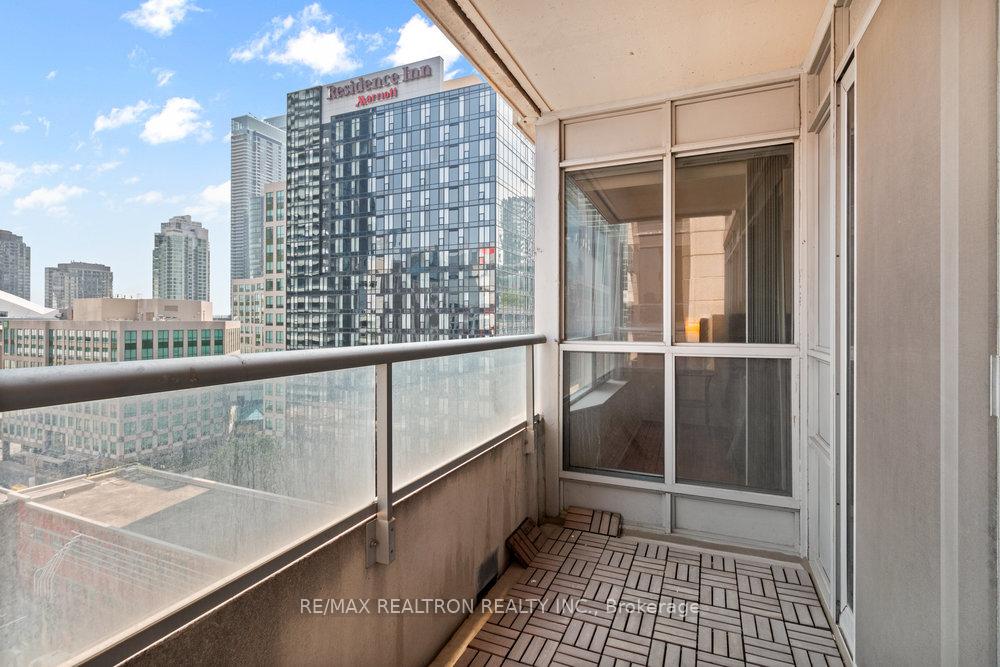3 Bedrooms Condo at 250 Wellington, Toronto For sale
