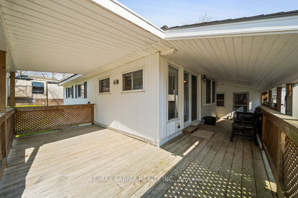 4895 Lakeshore