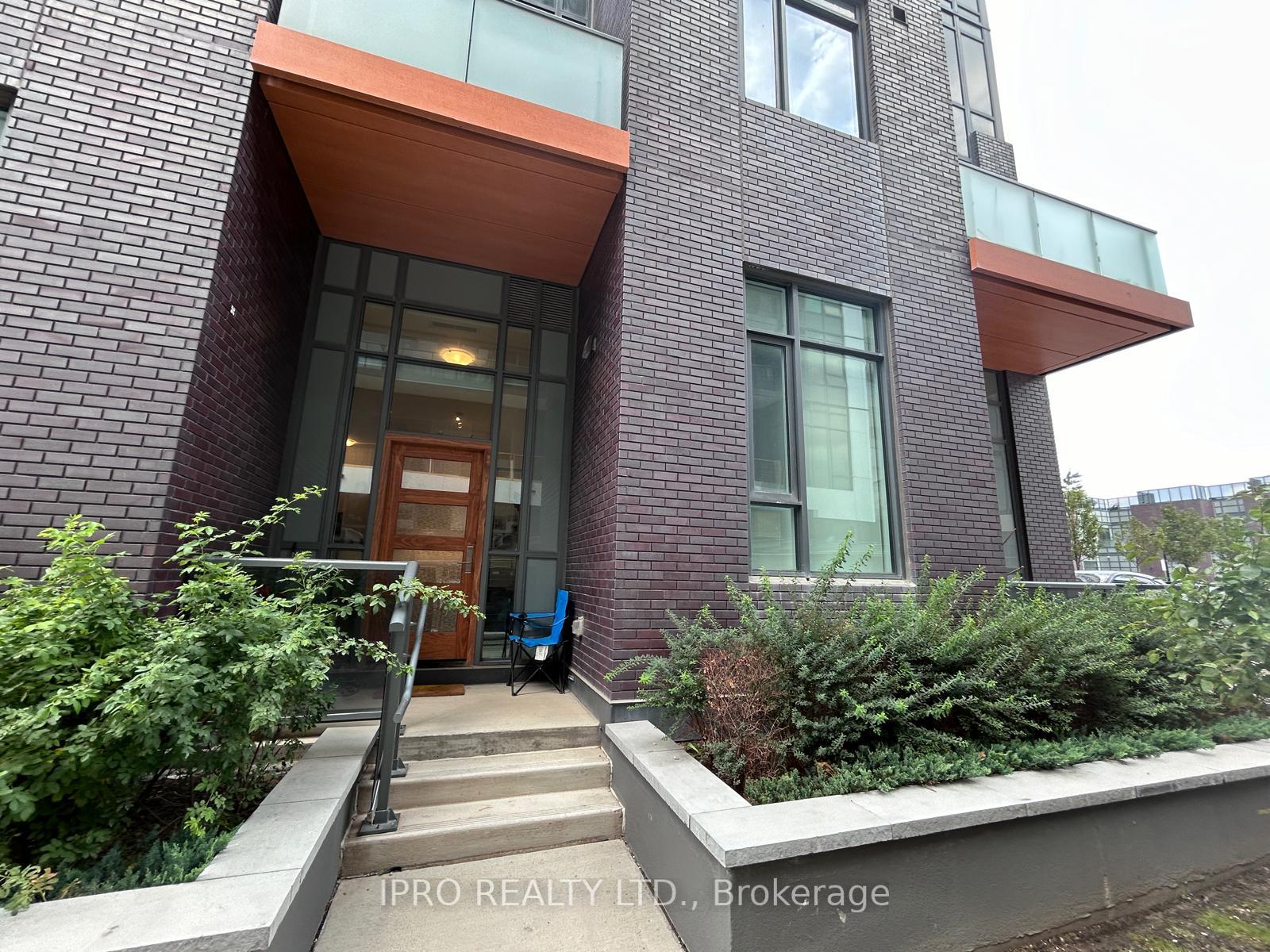 2 Bedrooms Condo at 8 Nahani, Mississauga For sale
