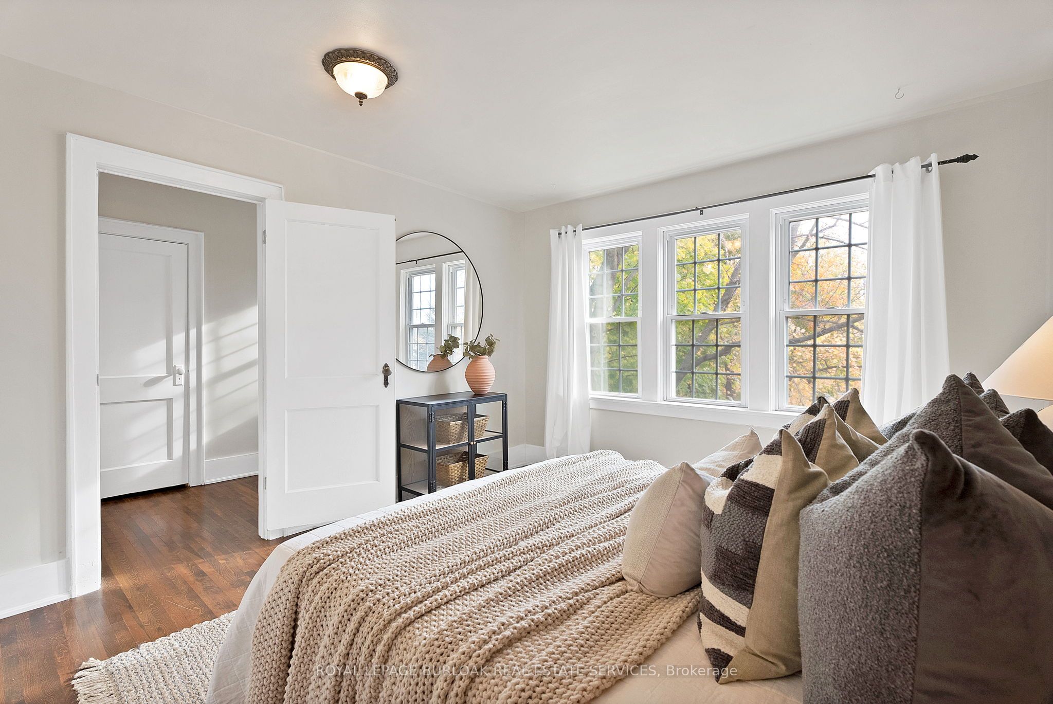 295 Plains Road W