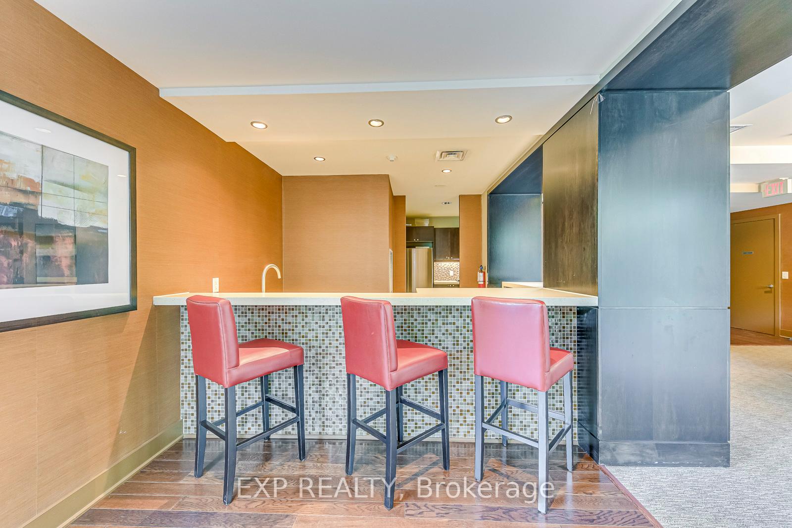 3 Bedrooms Condo at 1055 Southdown, Mississauga For sale