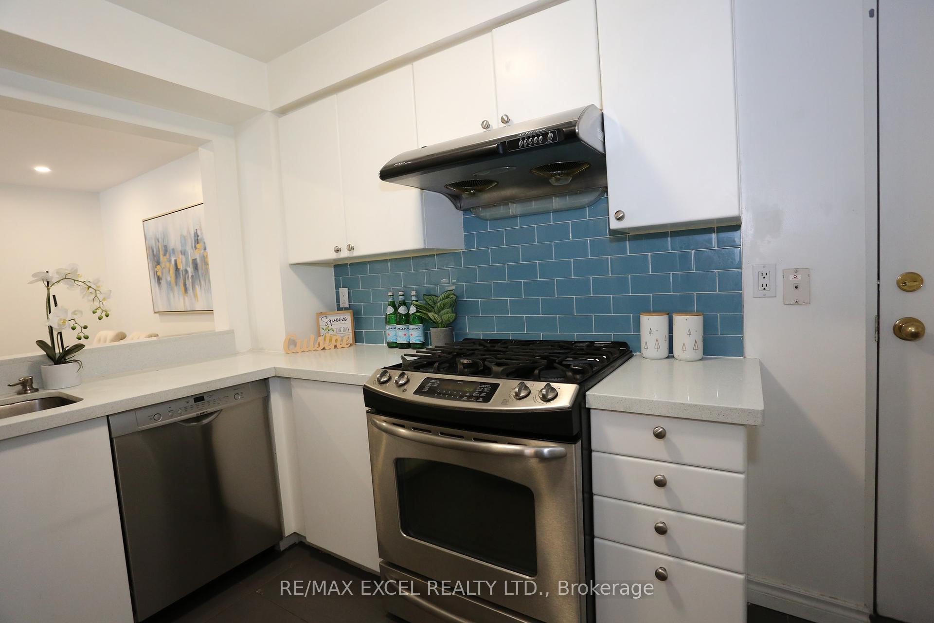 2 Bedrooms Condo at 38 Hollywood, Toronto For sale