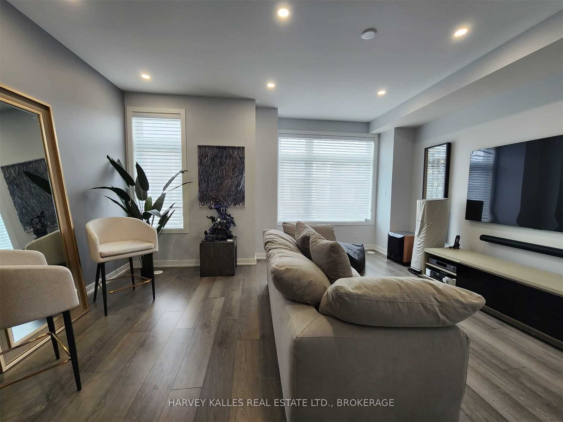 250 Finch Avenue 26