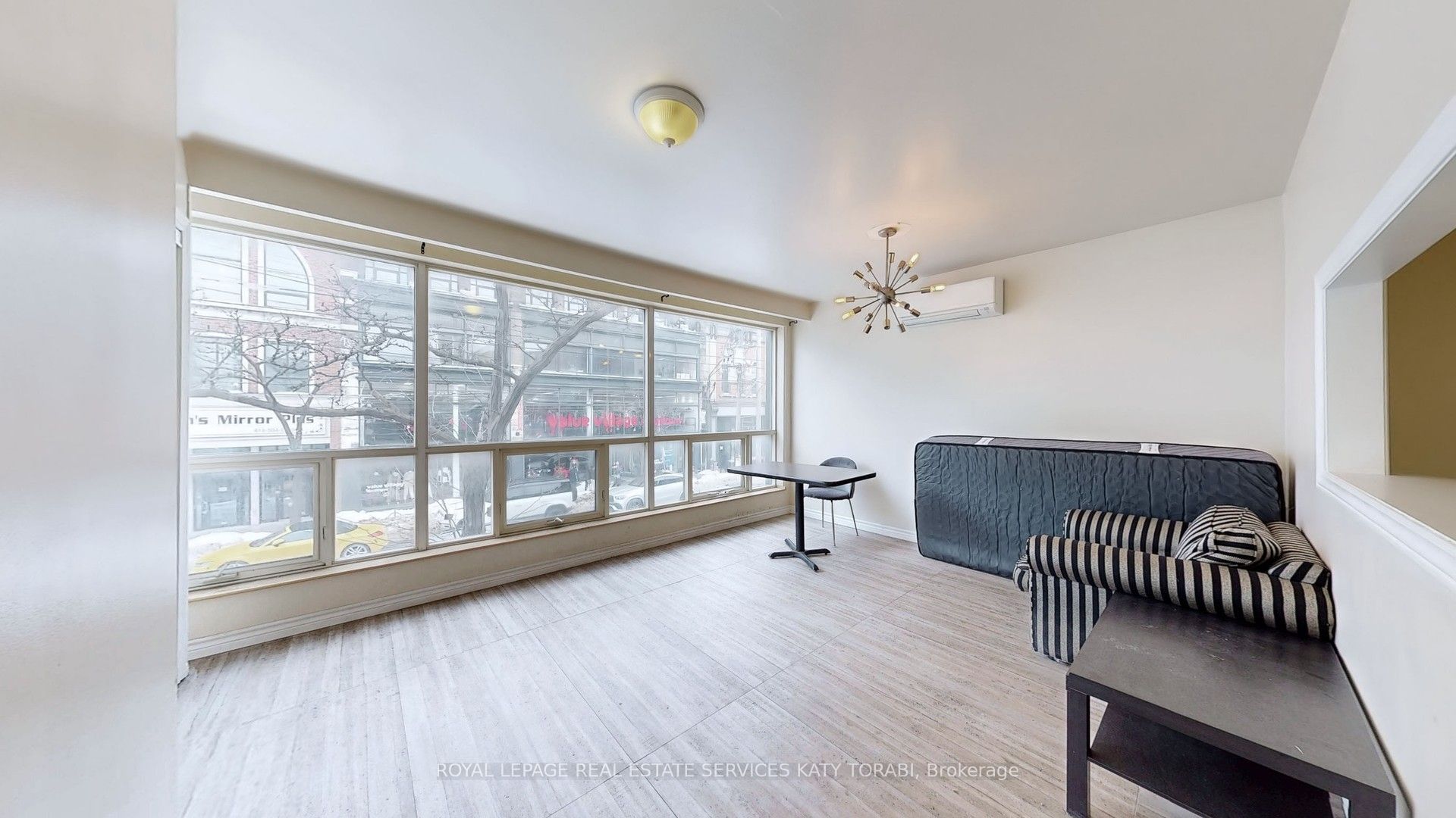 566 Queen Street W