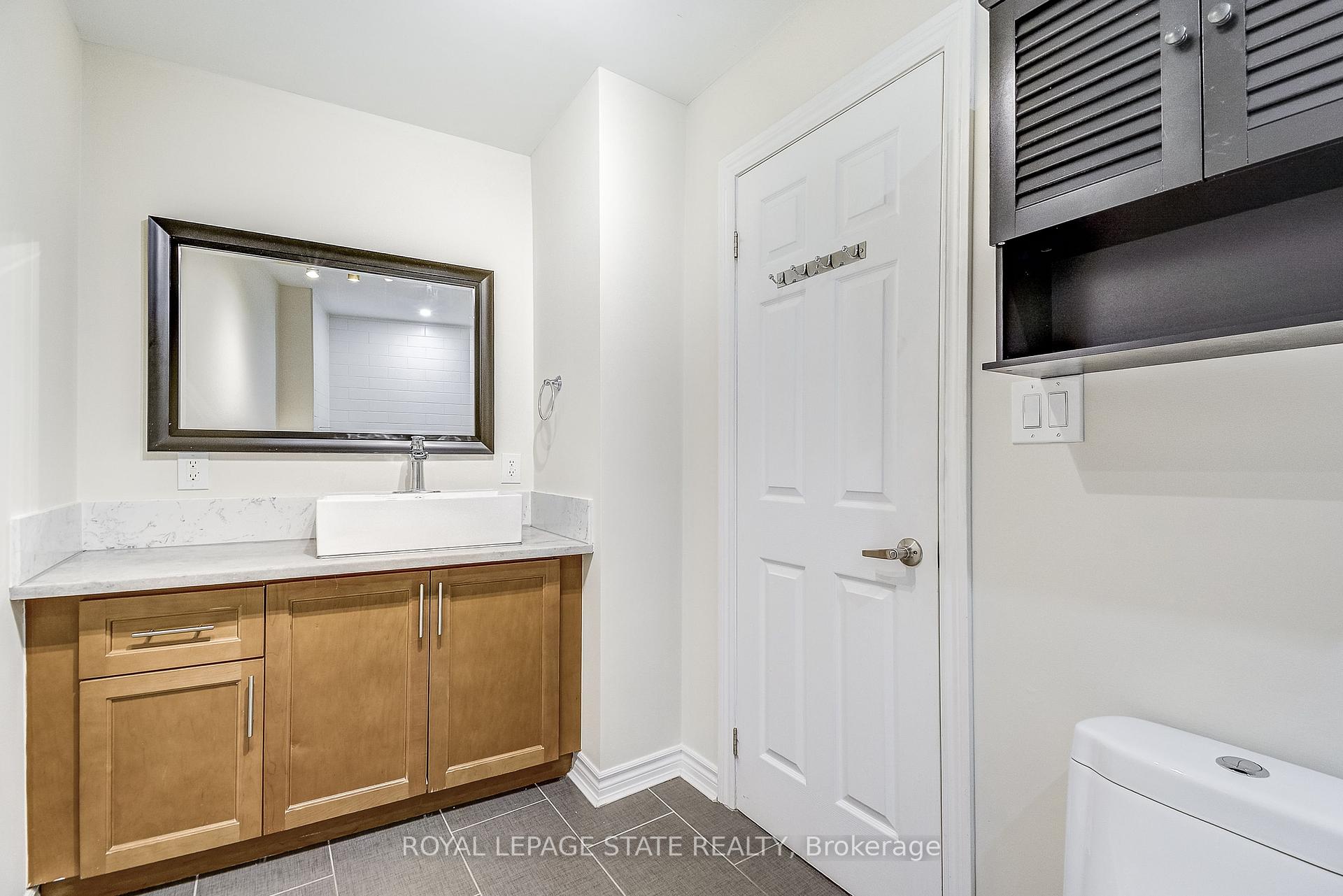 2 Bedrooms Condo at 80 King William, Hamilton For sale