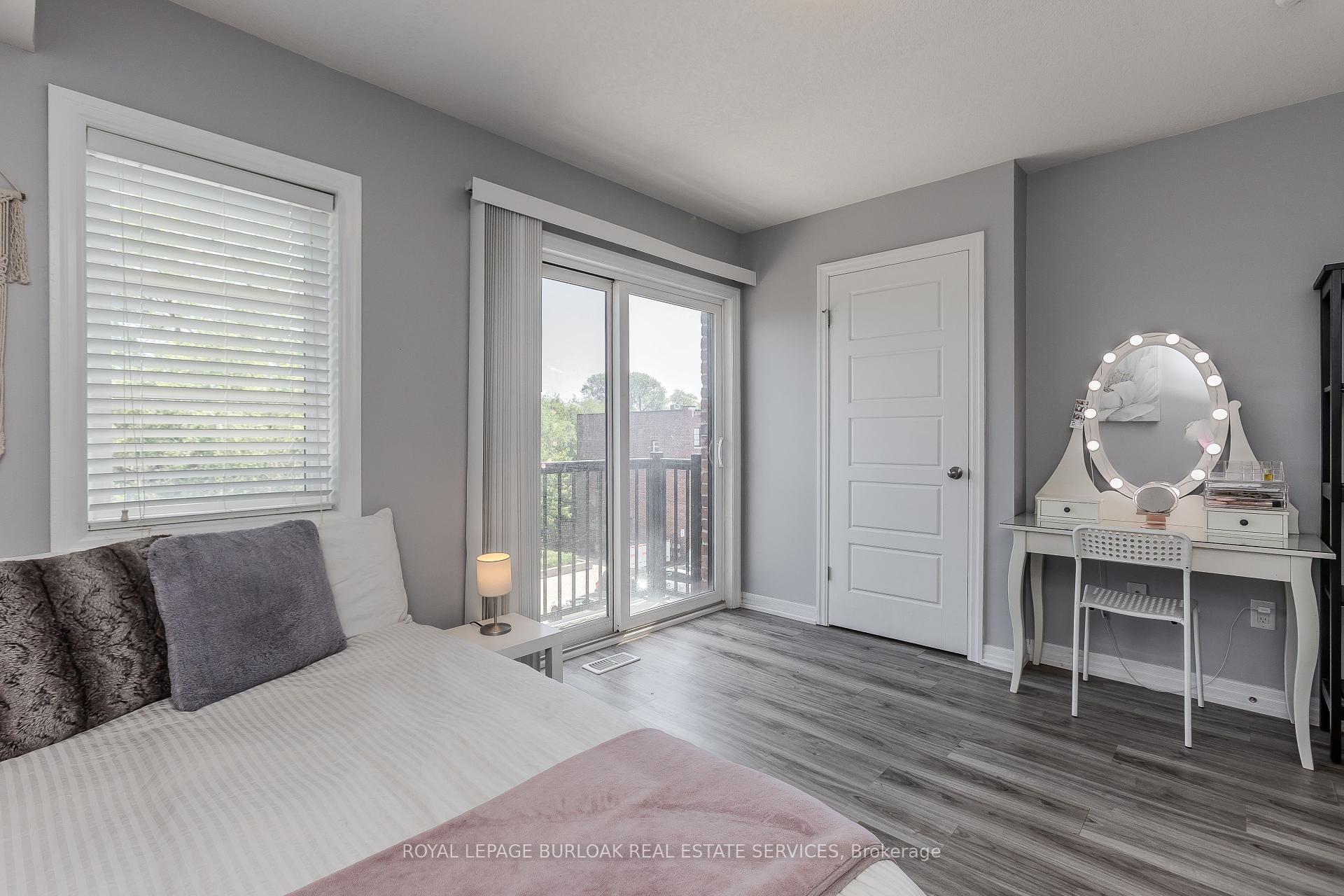 2 Bedrooms Condo at 70 Plains, Burlington For sale