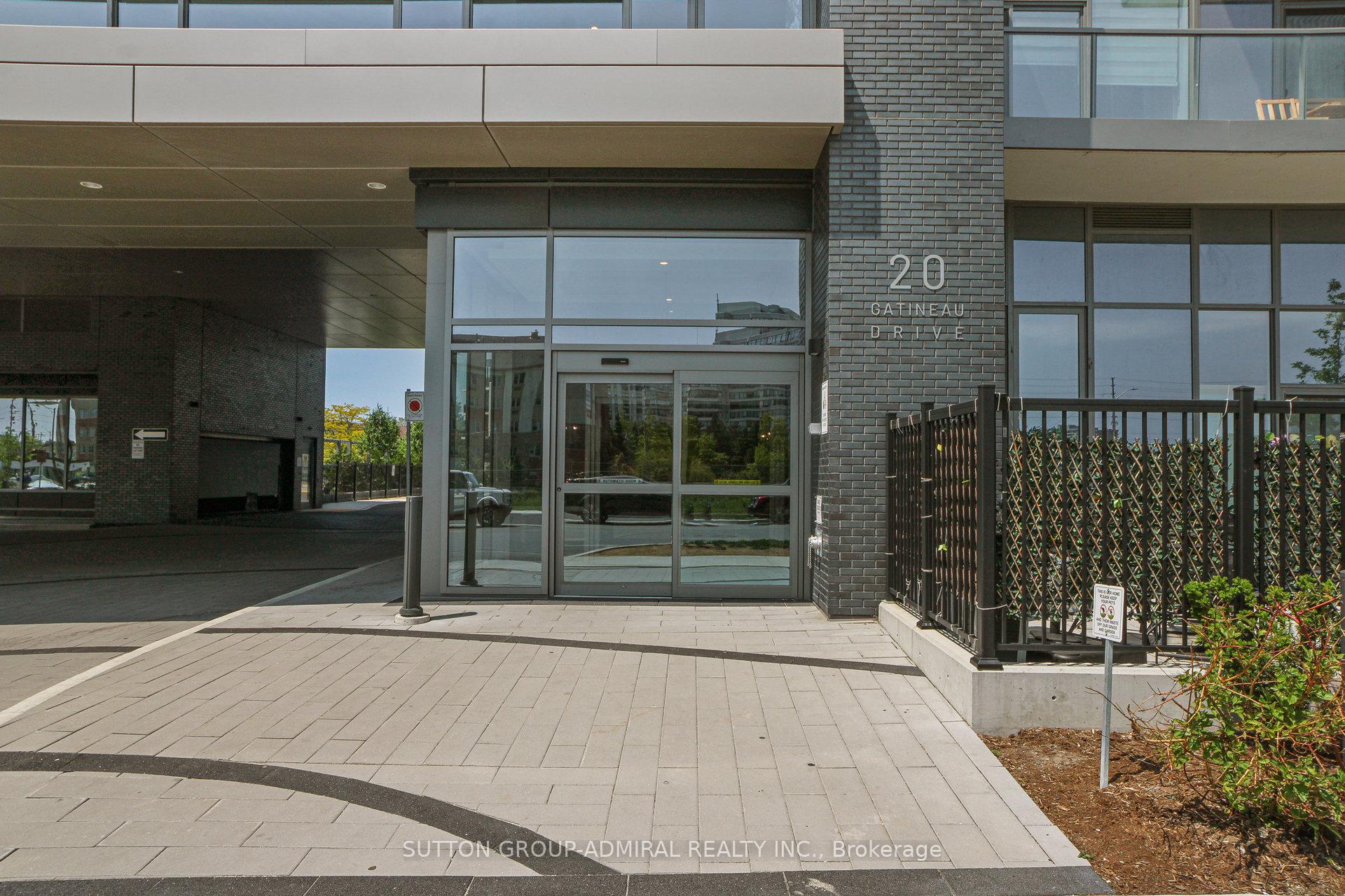 2 Bedrooms Condo at 20 Gatineau, Vaughan For sale