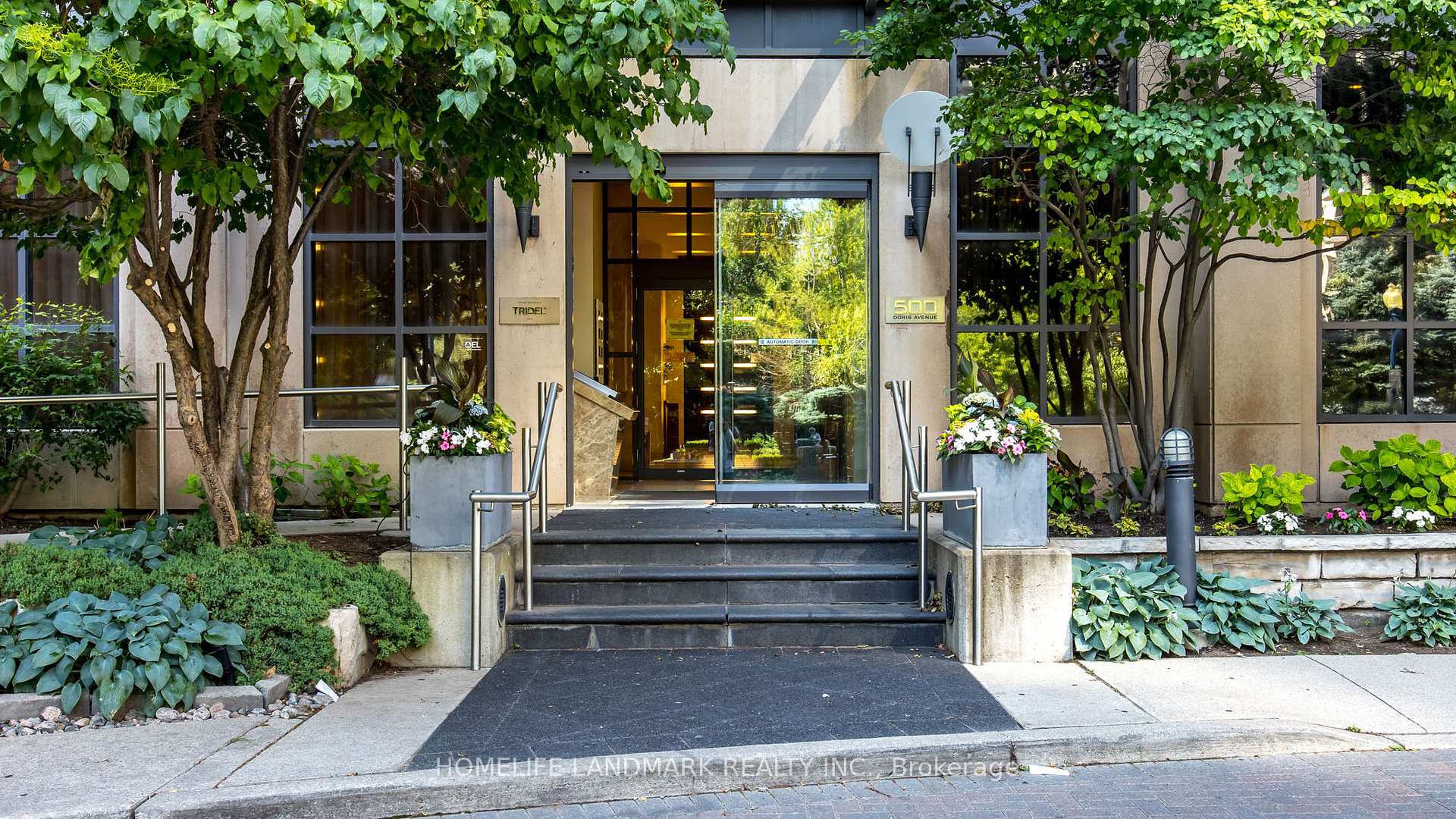 3 Bedrooms Condo at 500 Doris,  Toronto For sale