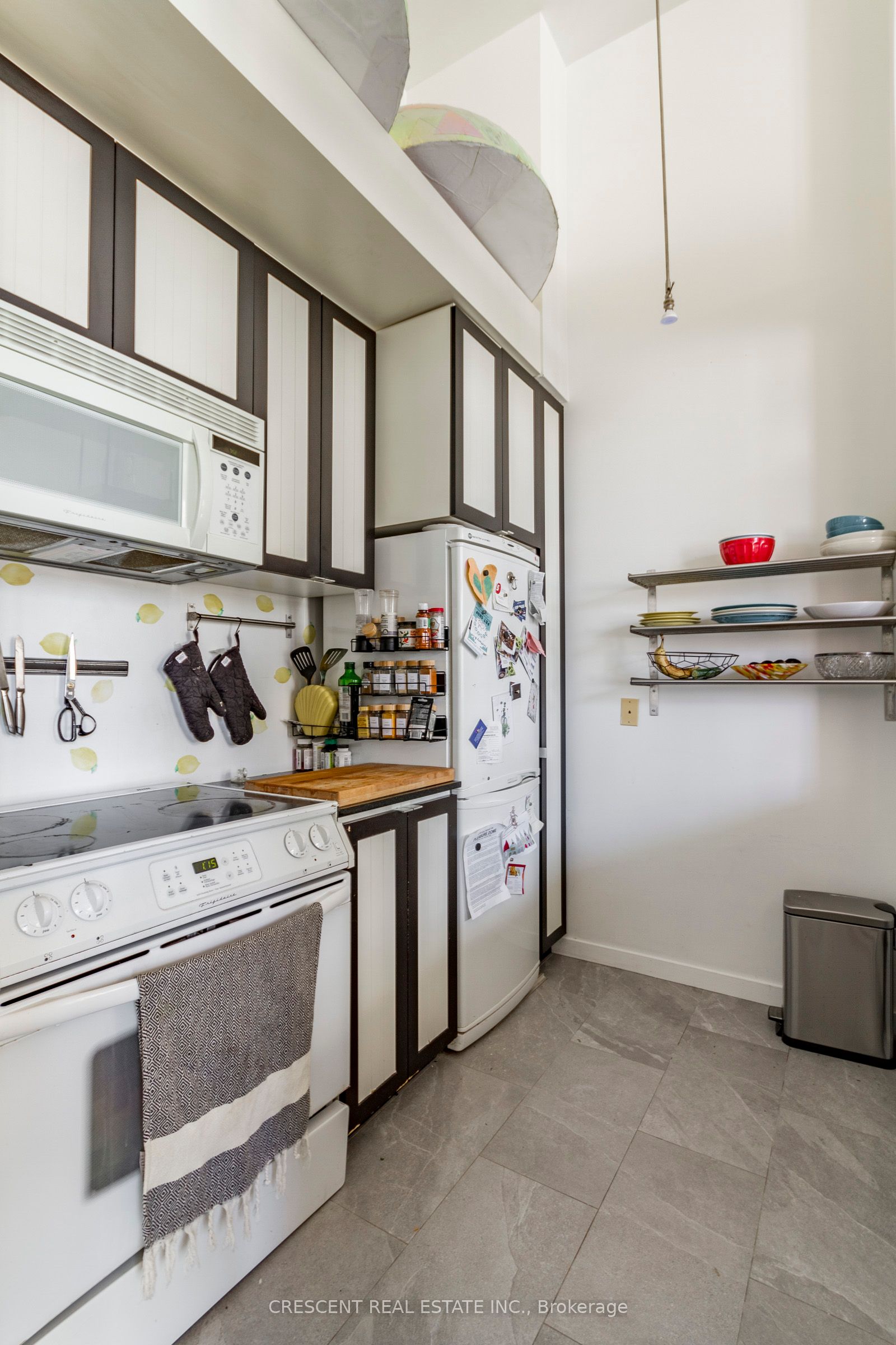 915 King Street W, #208