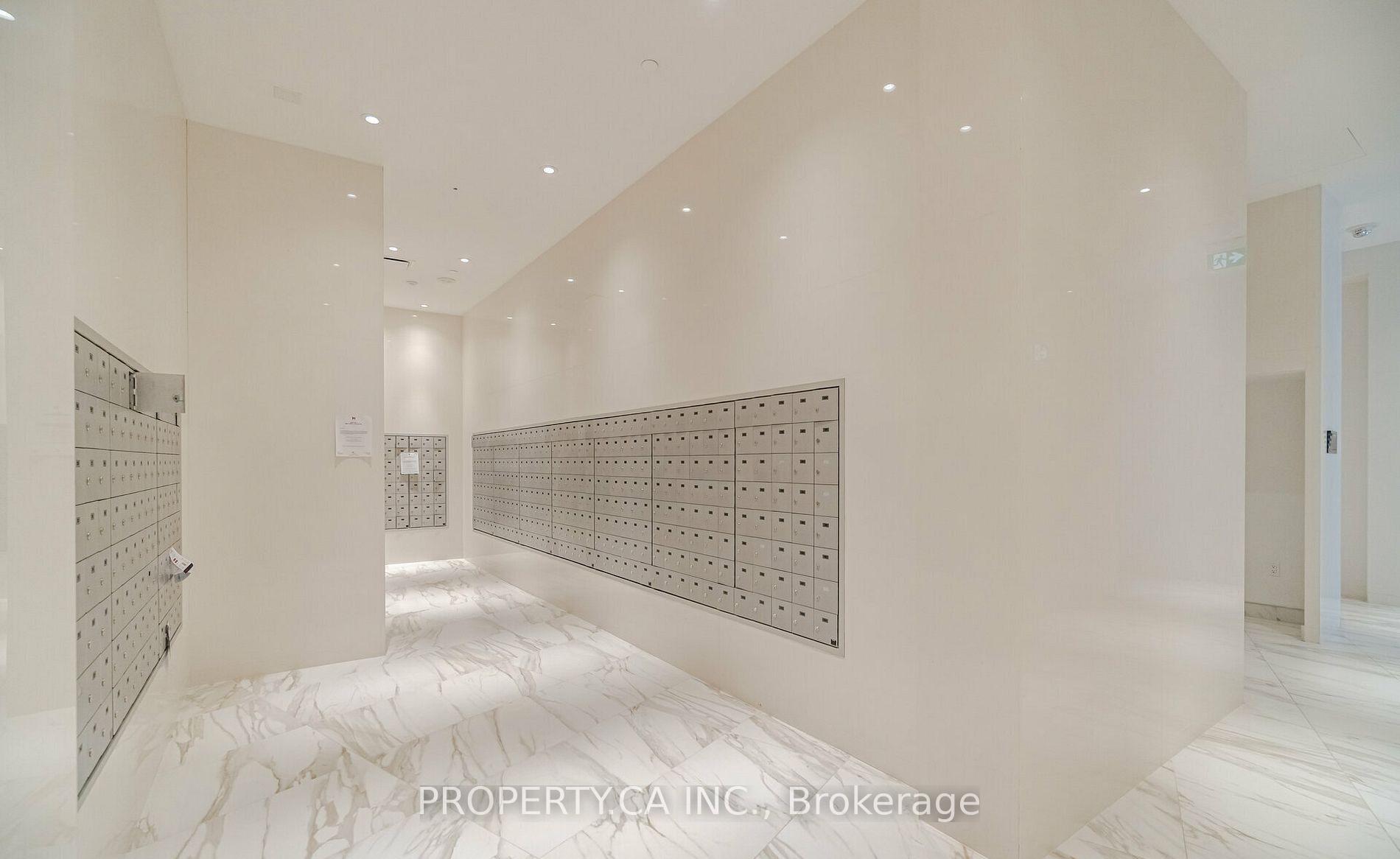 3 Bedrooms Condo at 3883 Quartz, Mississauga For sale