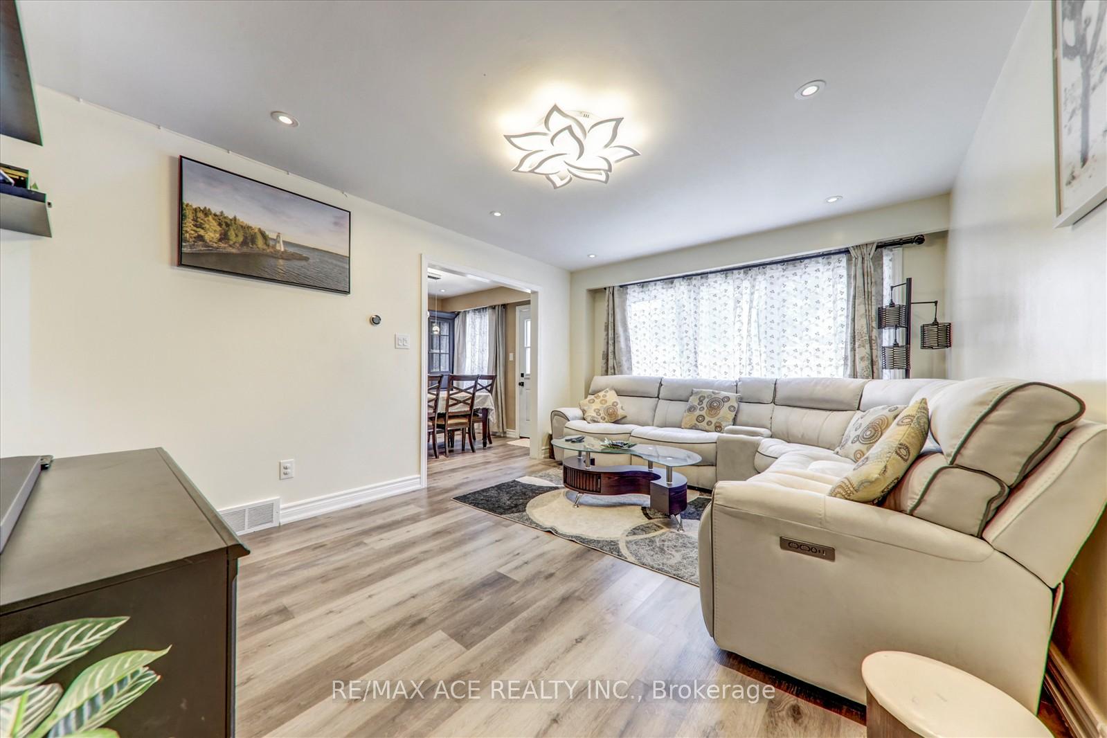 3 Bedrooms Condo at 82 St. Andrews, Hamilton For sale