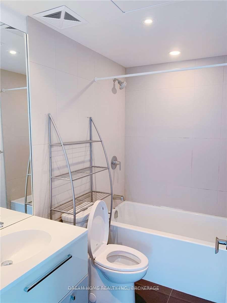 3 Bedrooms Condo at 15 Grenville, Toronto For sale