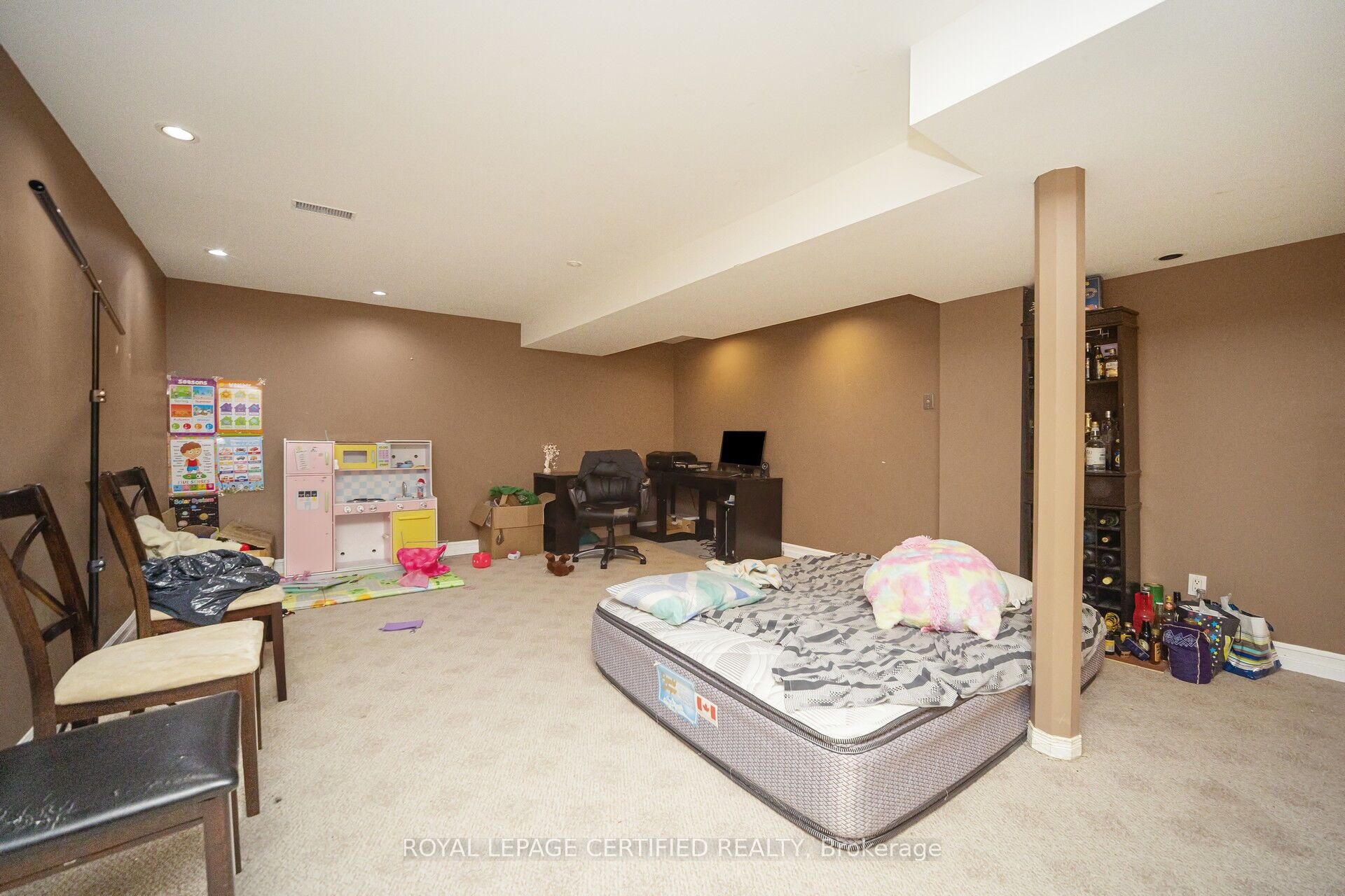 12 Sunnybrook Crescent