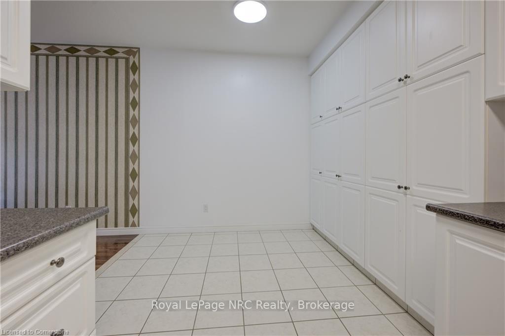 3 Bedrooms Condo at 120 Beddoe, Hamilton For sale