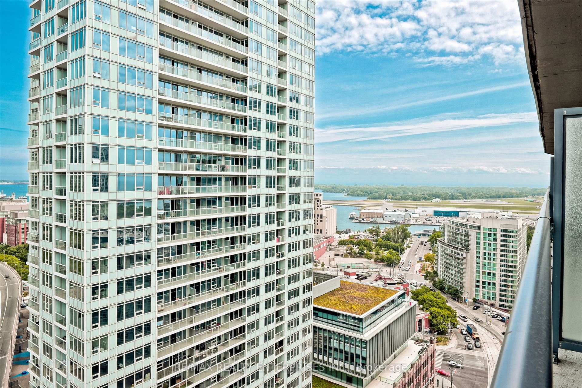 2 Bedrooms Condo at 20 Bruyeres, Toronto For sale