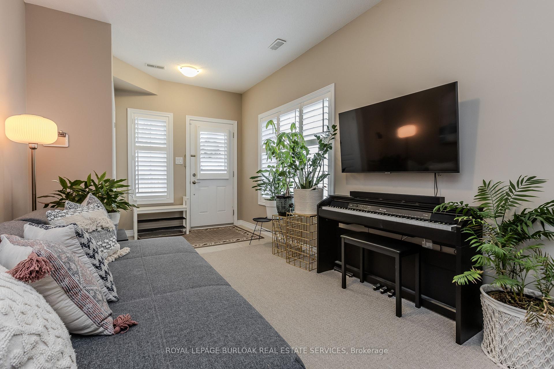 3 Bedrooms Condo at 1401 Plains, Burlington For sale