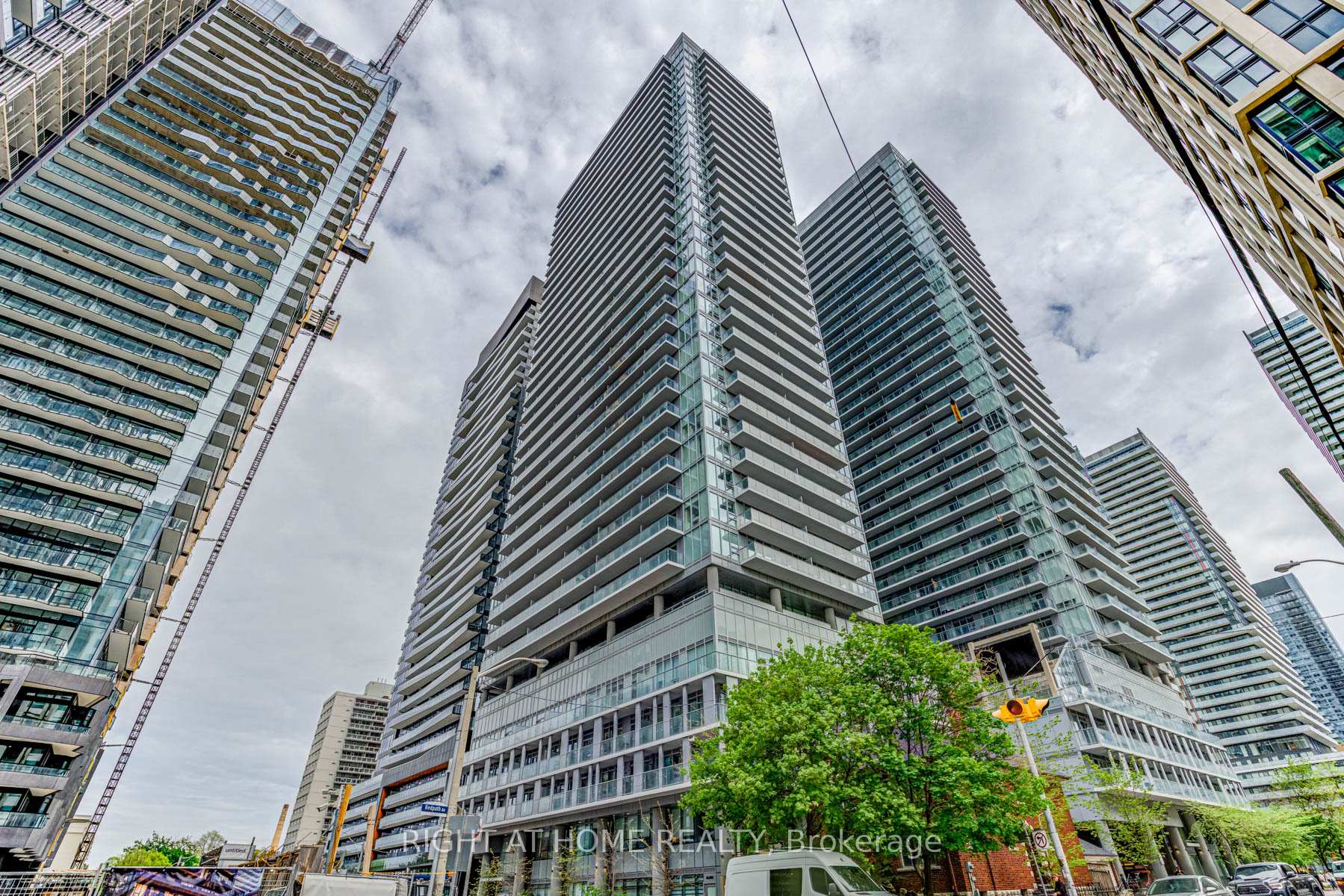 2 Bedrooms Condo at 99 Broadway, Toronto For sale