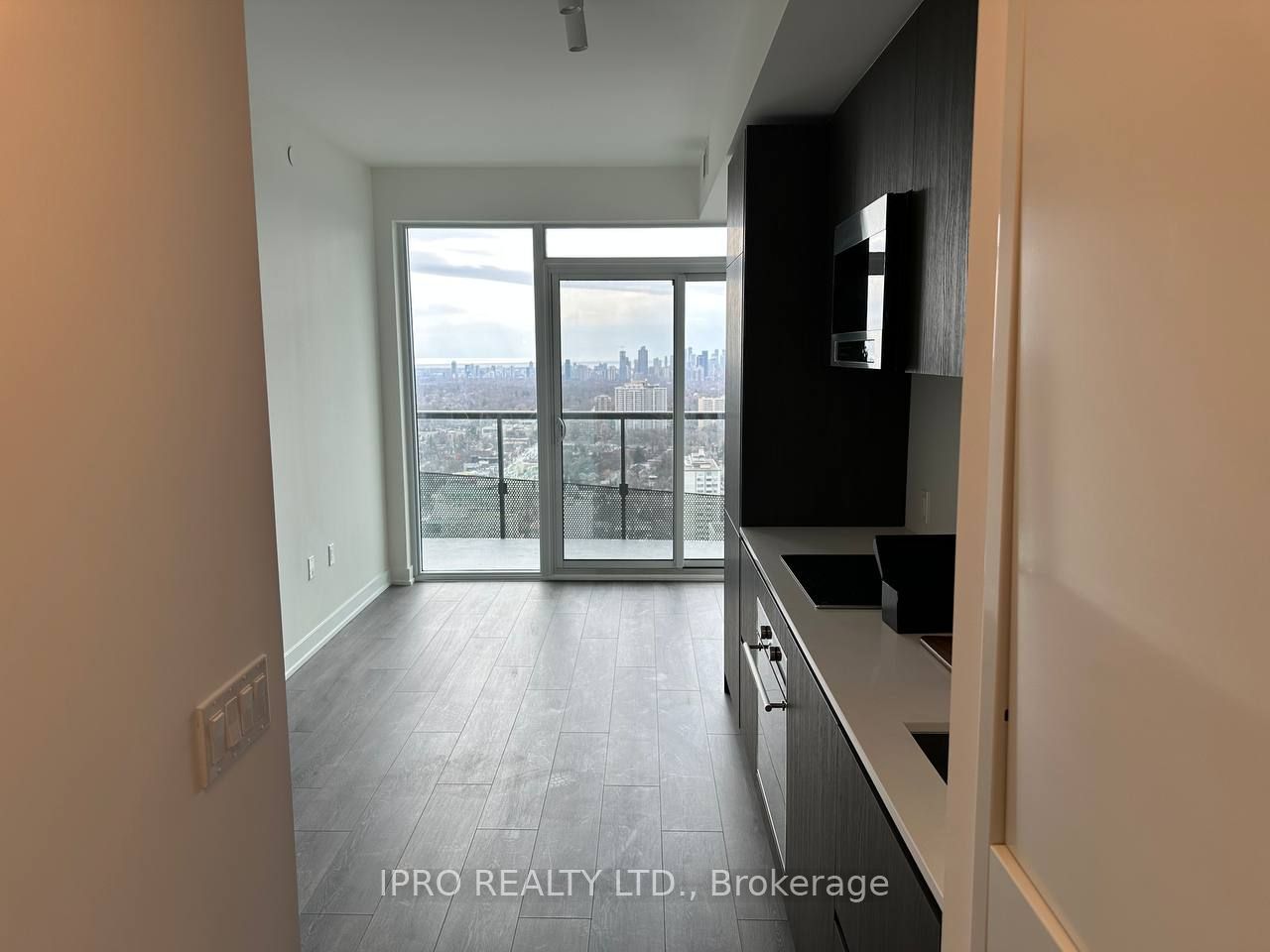 127 Broadway Avenue, #PH01