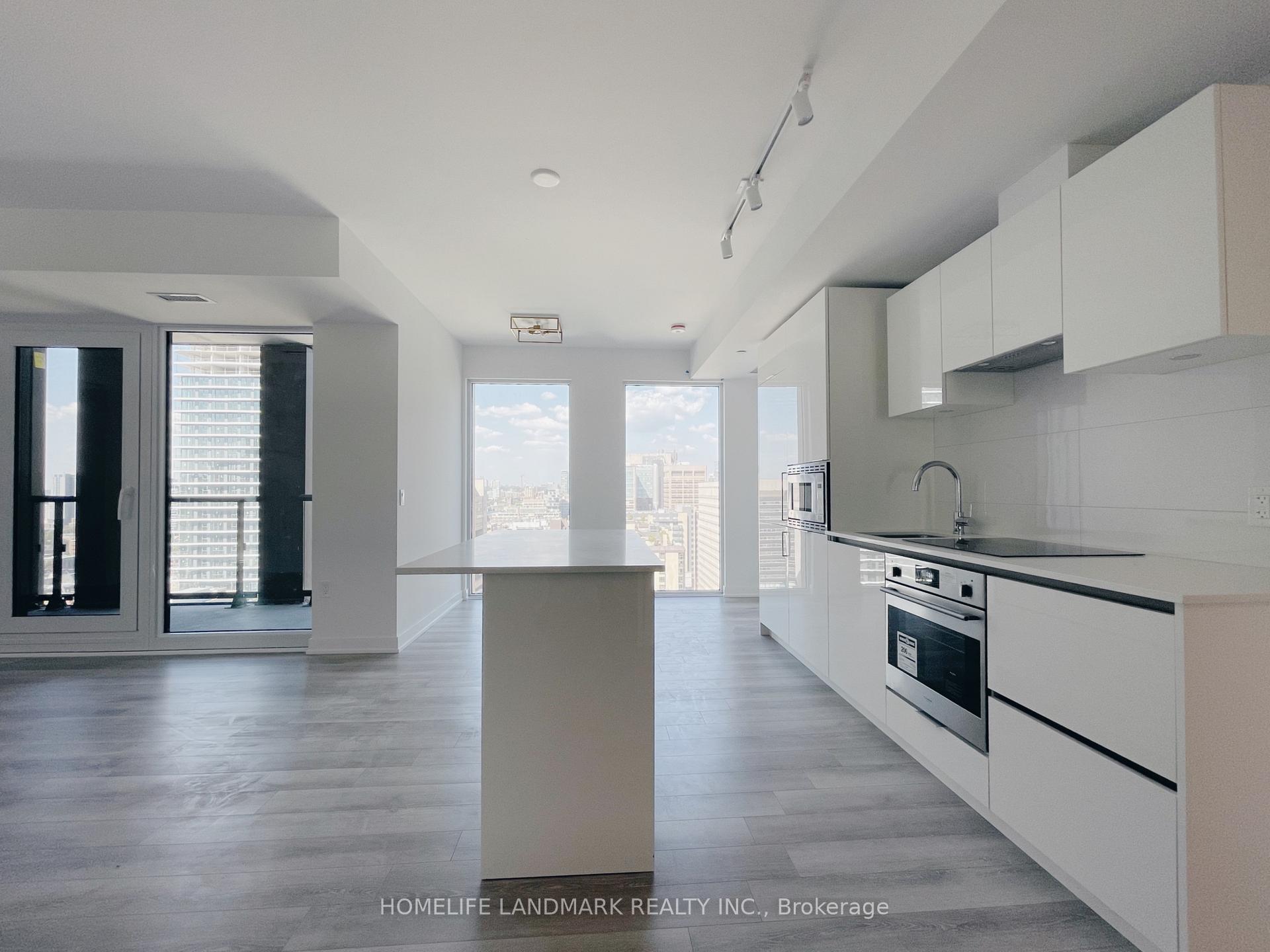 3 Bedrooms Condo at 238 Simcoe,  Toronto For sale