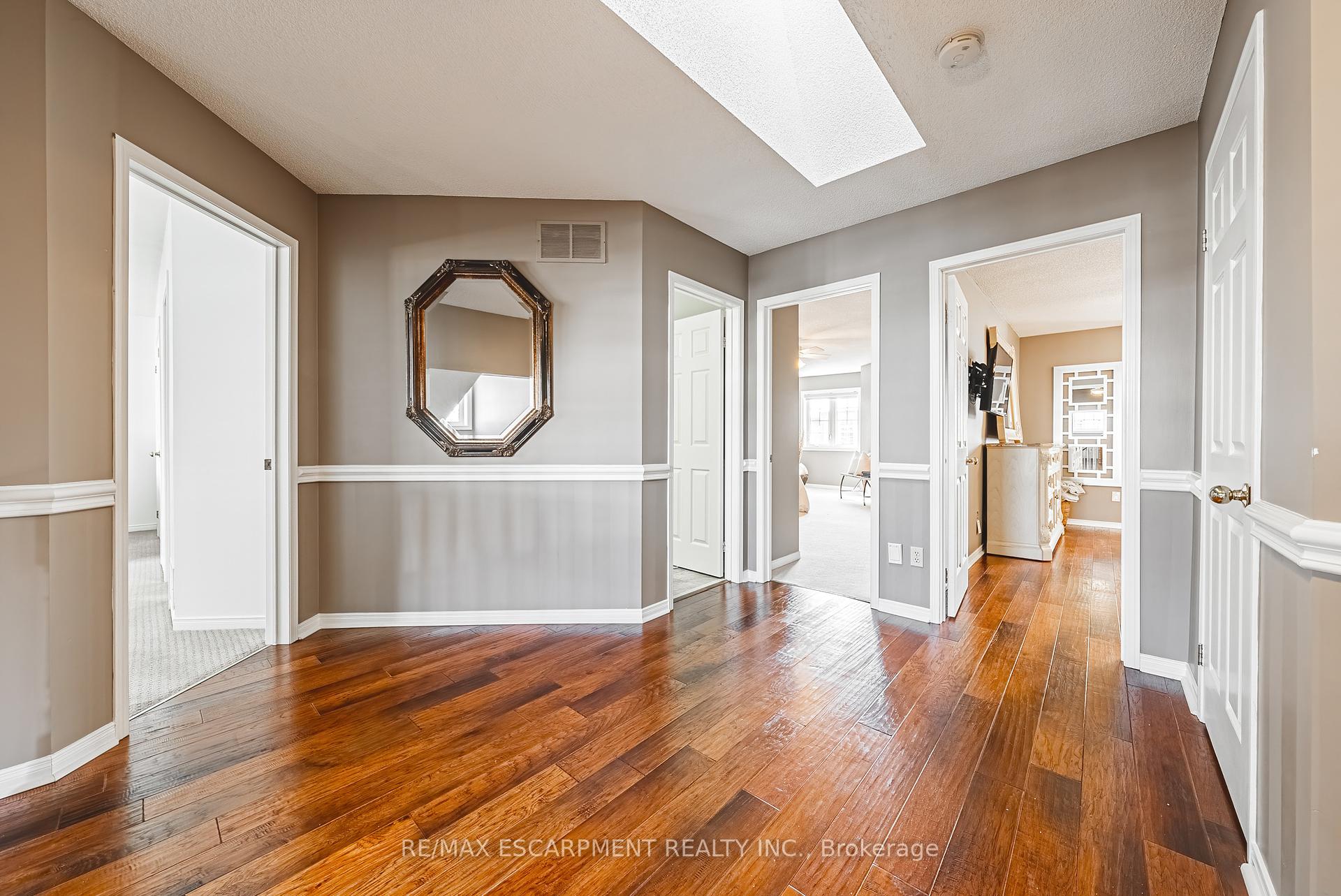 3 Bedrooms Condo at 3333 New,  Burlington For sale