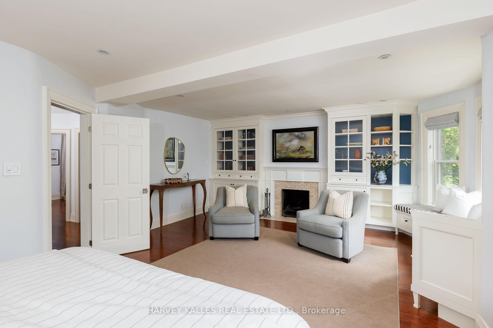 8 Edgewood Crescent