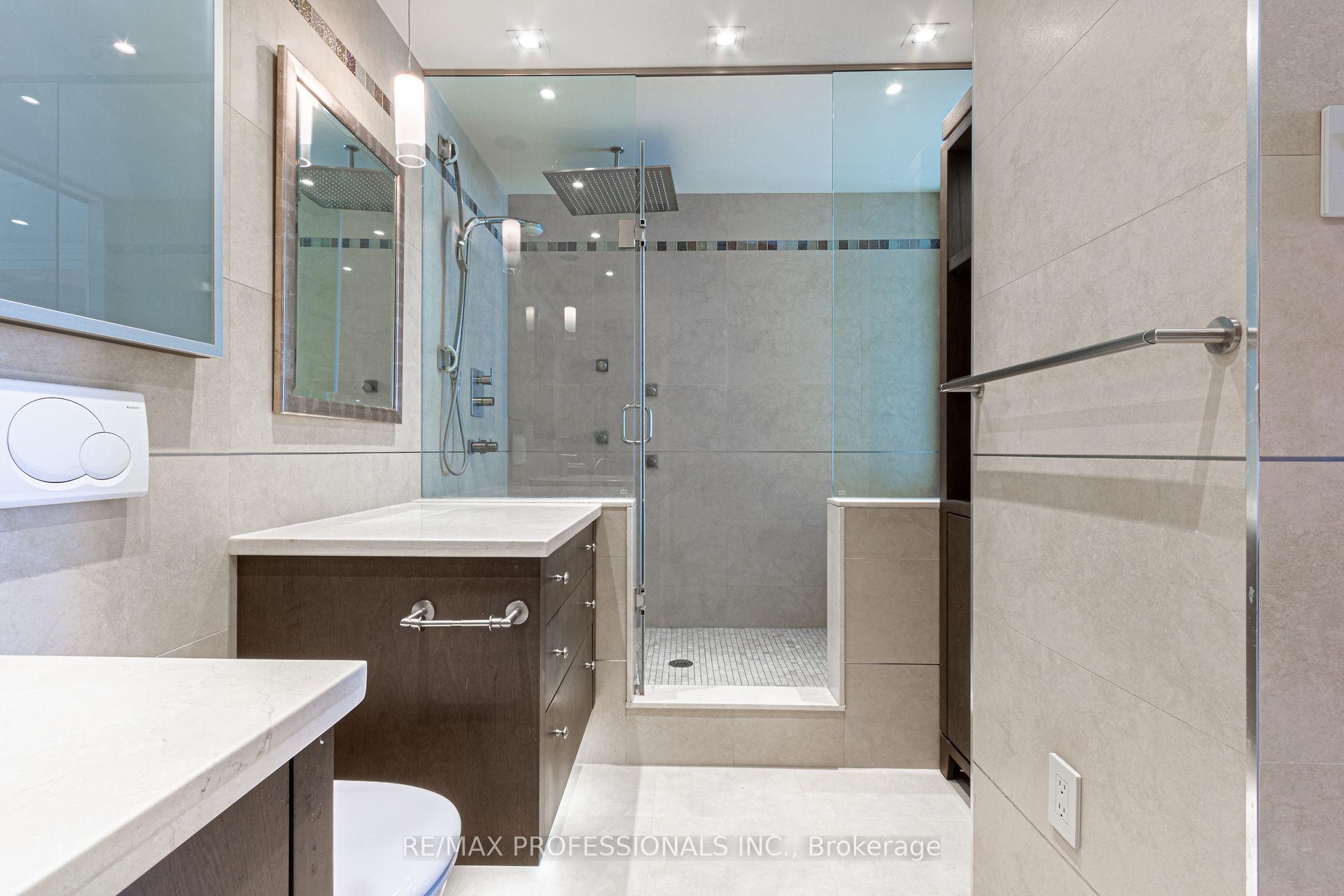 3 Bedrooms Condo at 2045 Lake Shore,  Toronto For sale