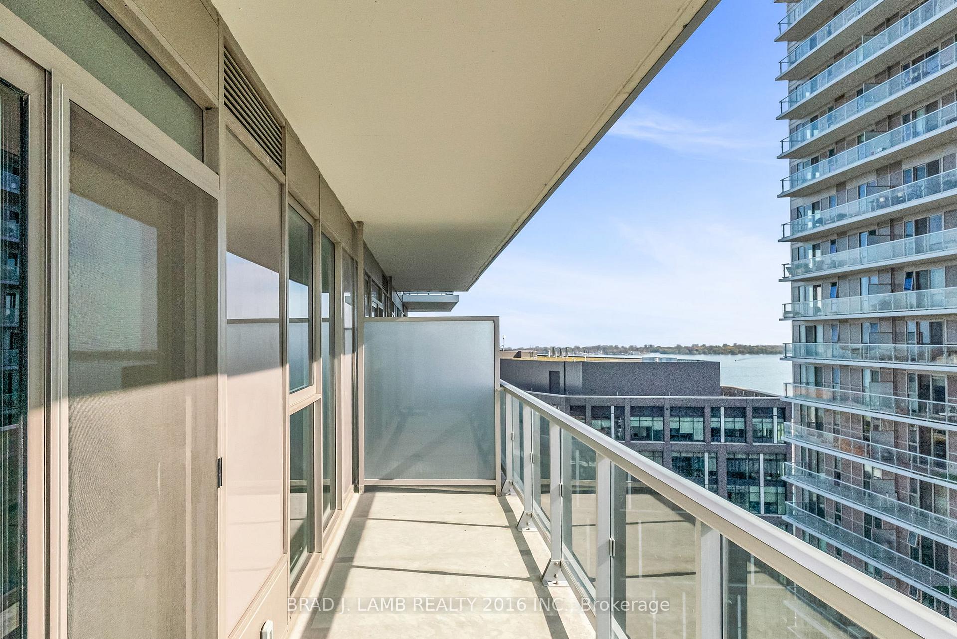 2 Bedrooms Condo at 20 Richardson, Toronto For sale