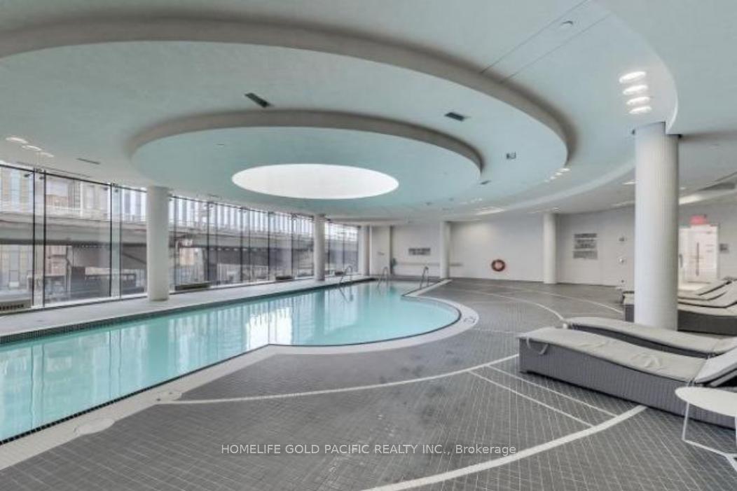 3 Bedrooms Condo at 14 York, Toronto For sale