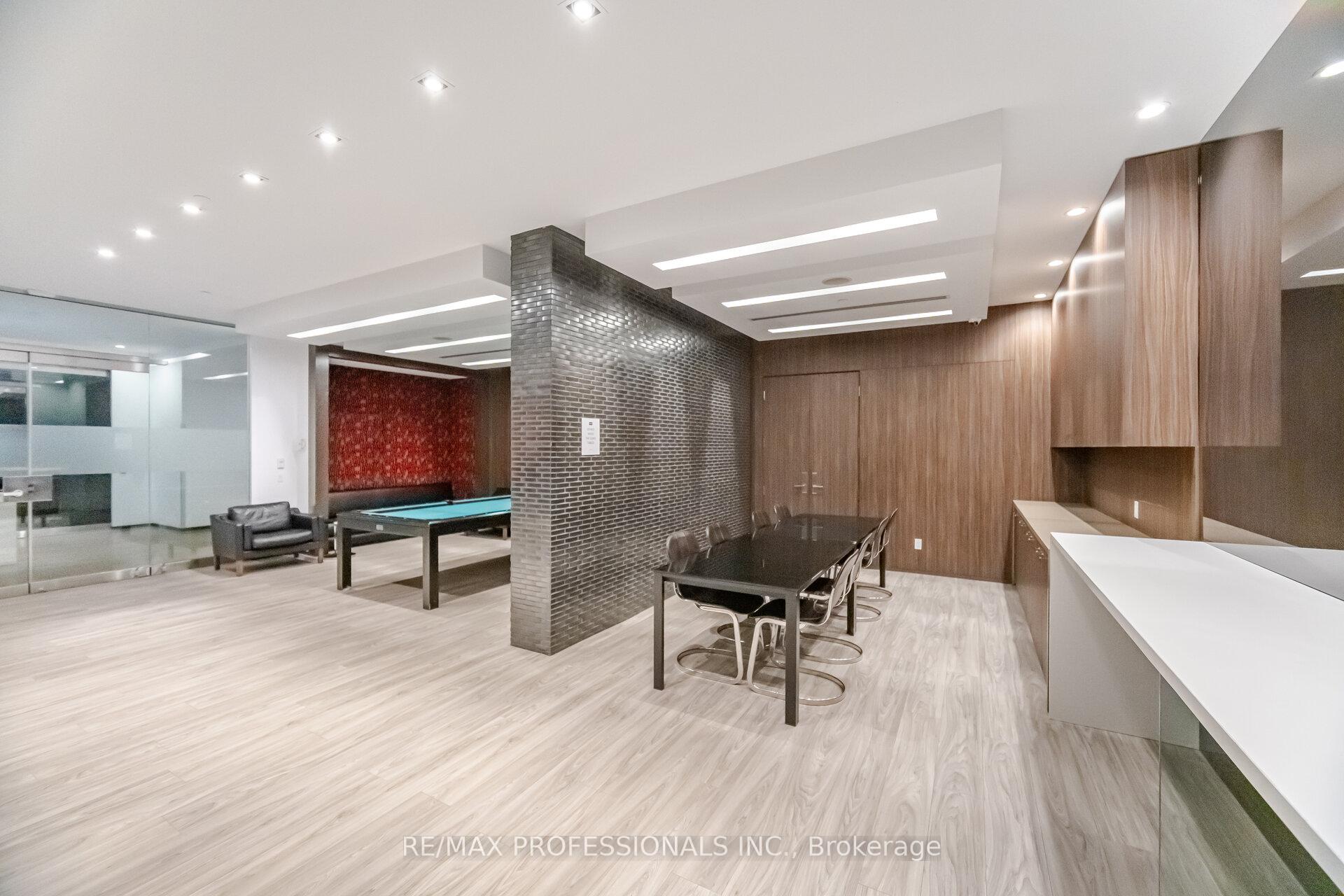 2 Bedrooms Condo at 1030 King, Toronto For sale