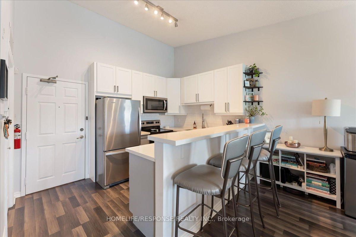 2 Bedrooms Condo at 1820 Walker’s, Burlington For sale