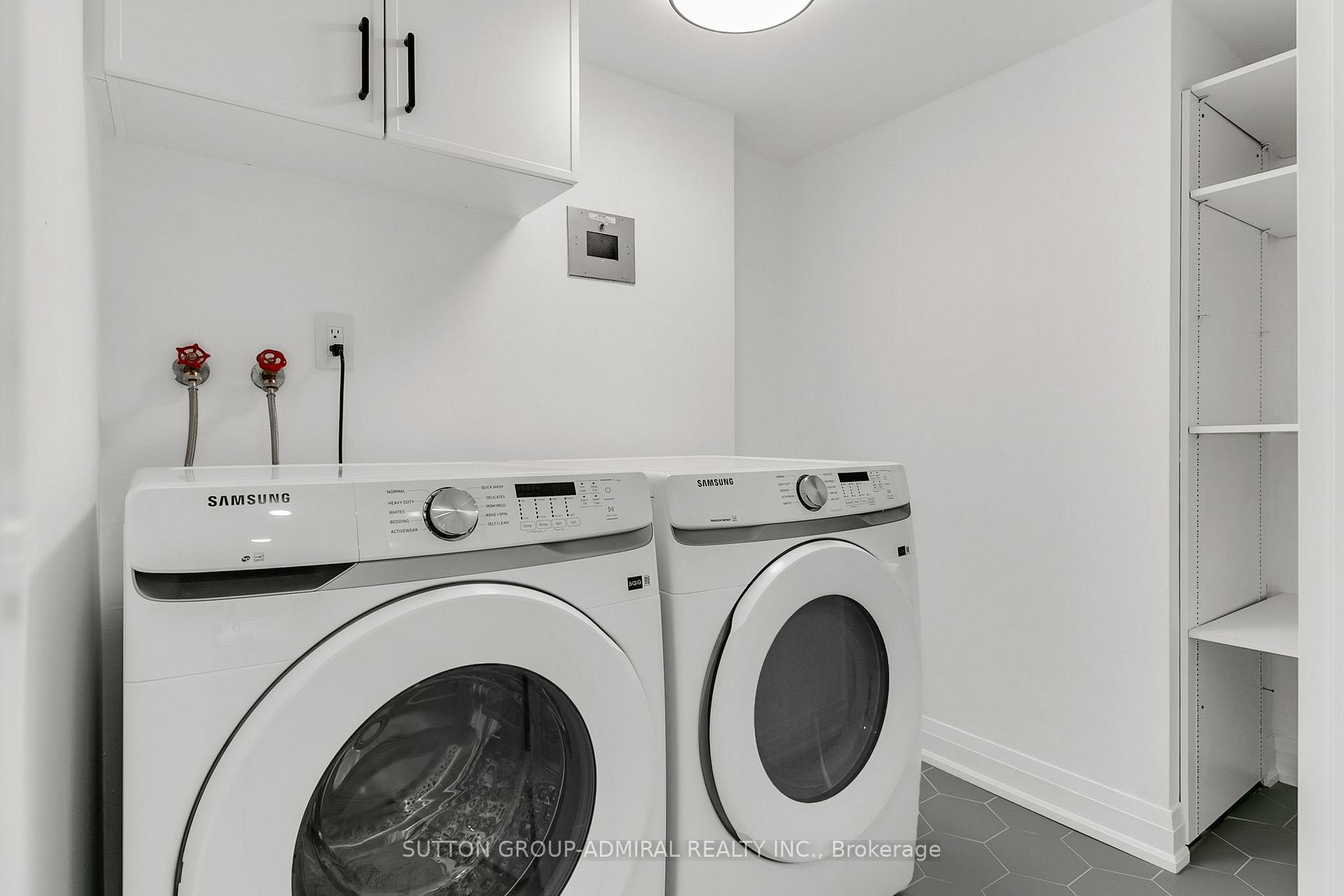 2 Bedrooms Condo at 7601 Bathurst, Vaughan For sale
