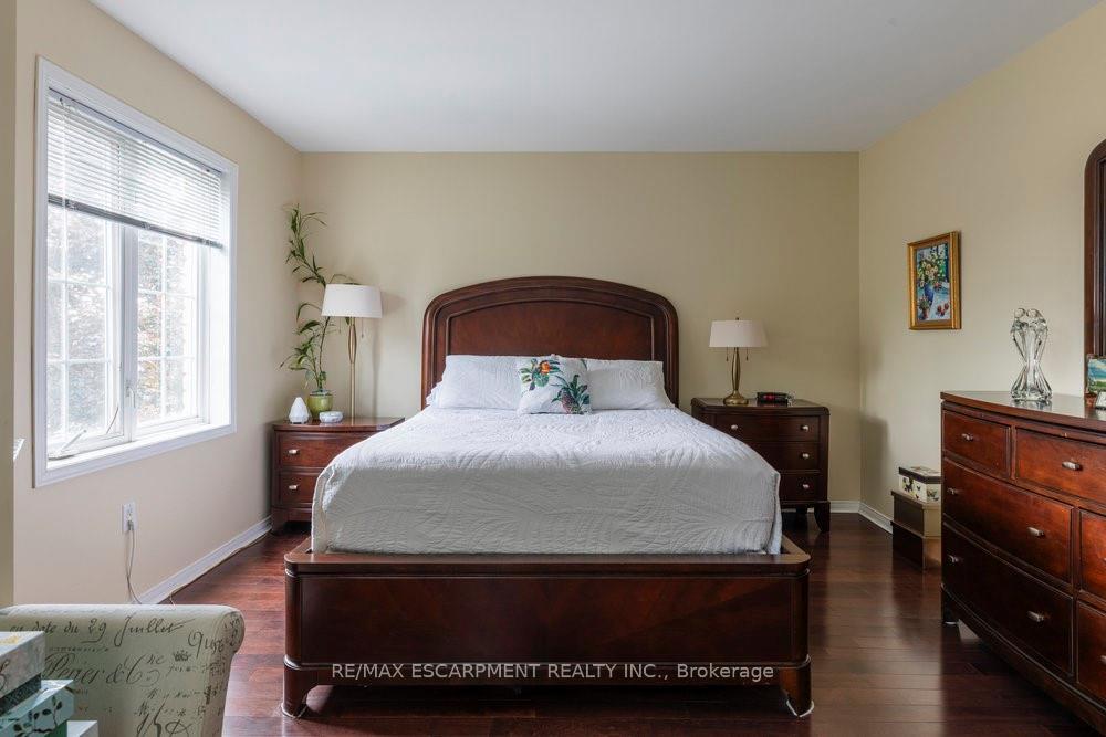 3 Bedrooms Condo at 31 Moss, Hamilton For sale