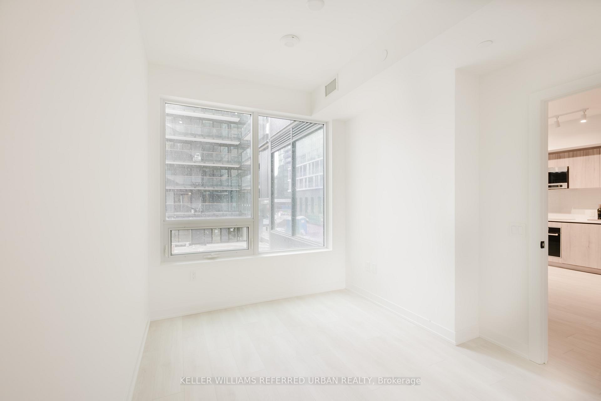 3 Bedrooms Condo at 127 Broadway, Toronto For sale