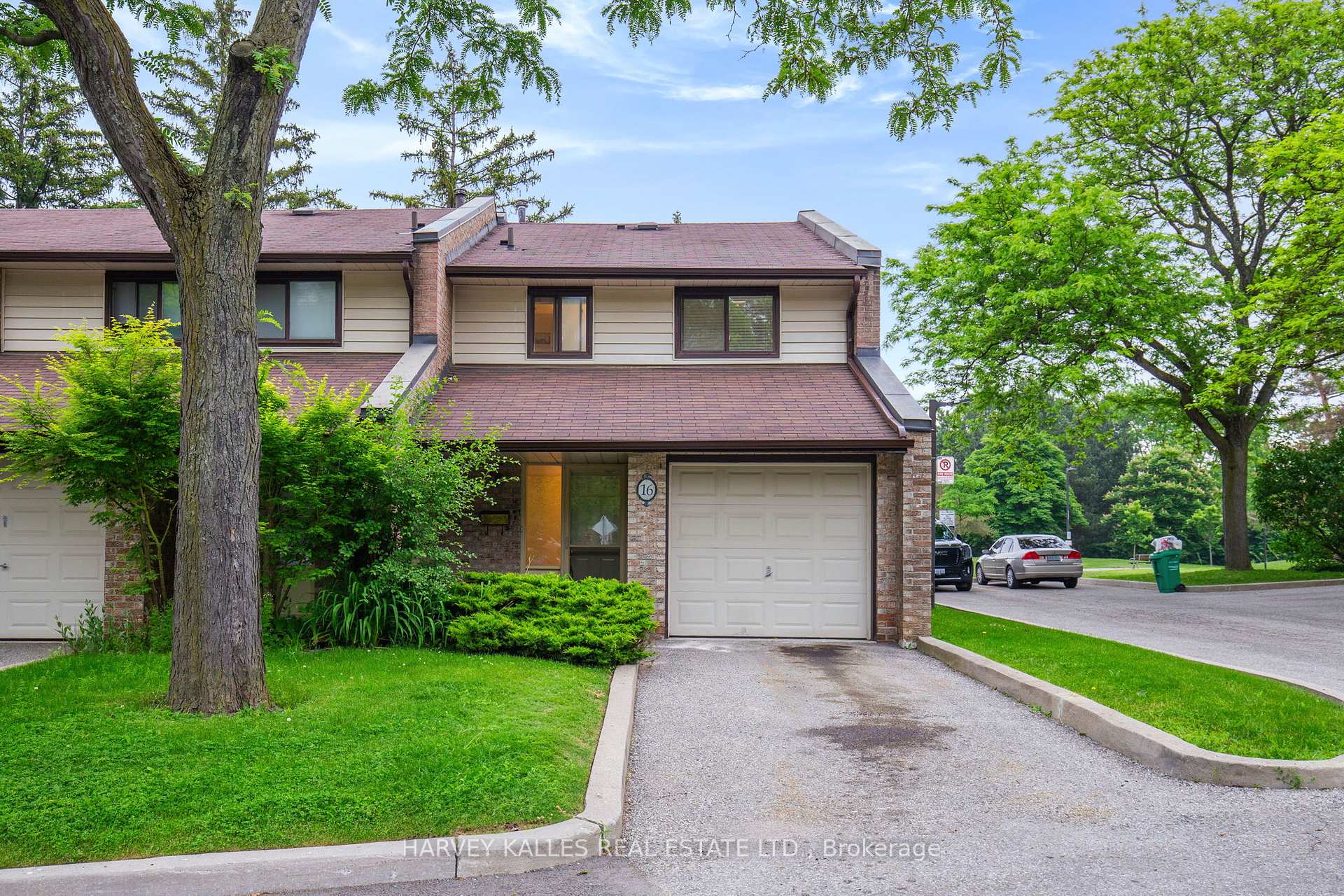 3 Bedrooms Condo at 2020 South Millway, Mississauga For sale