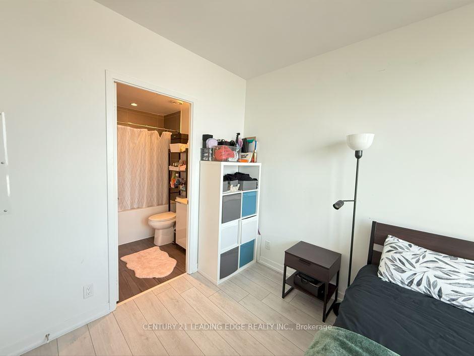 2 Bedrooms Condo at 950 Portage, Vaughan For sale