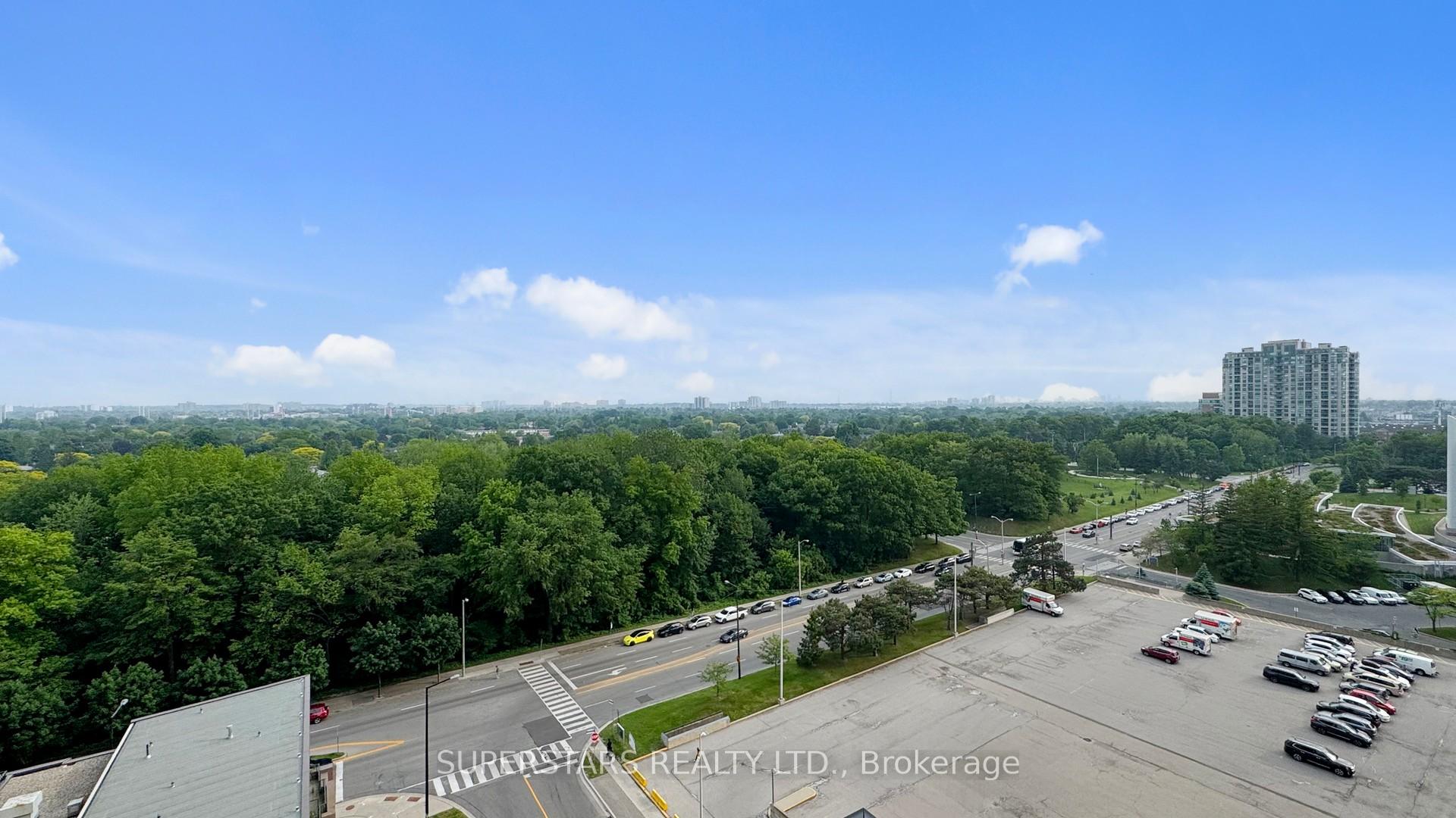 2 Bedrooms Condo at 25 Town Centre, Toronto For sale