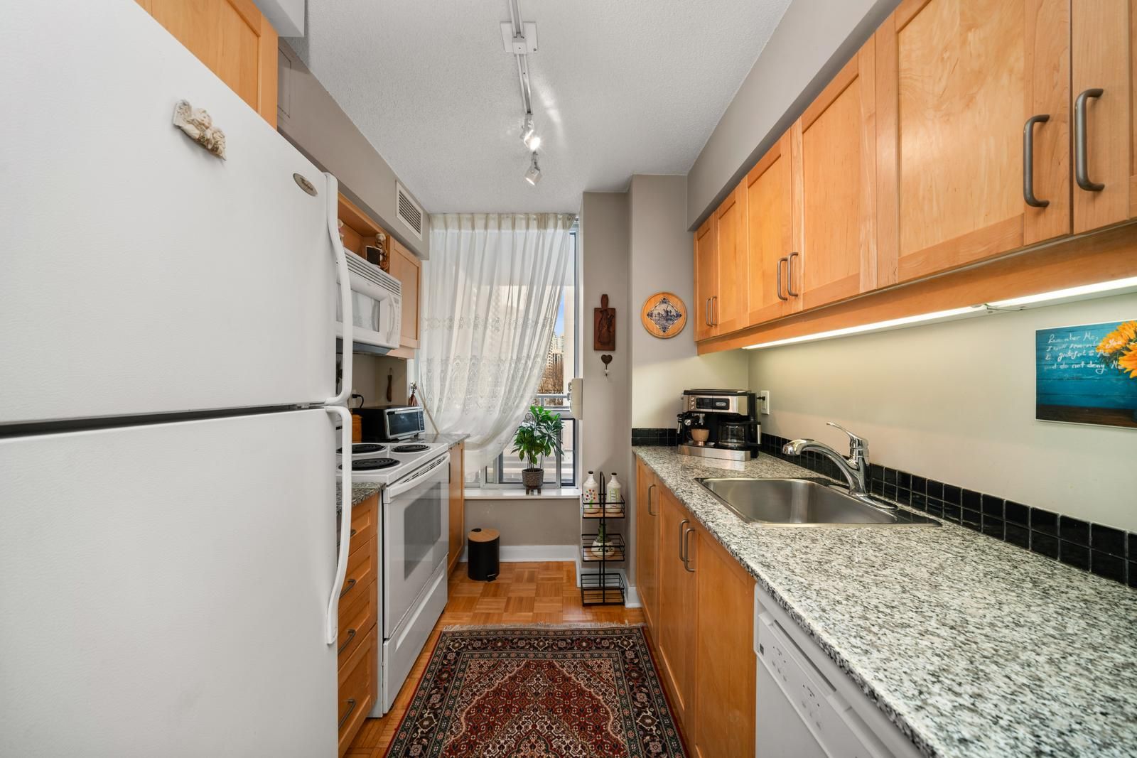 33 Sheppard Avenue E 510