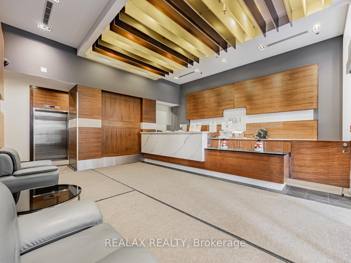 3 Bedrooms Condo at 70 Town Centre,  Toronto For sale