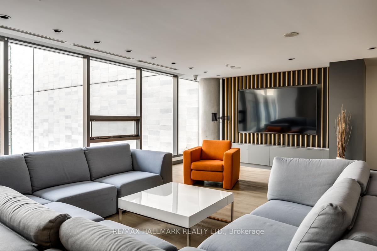 1 Bedroom Condo at 285 Mutual,  Toronto For sale