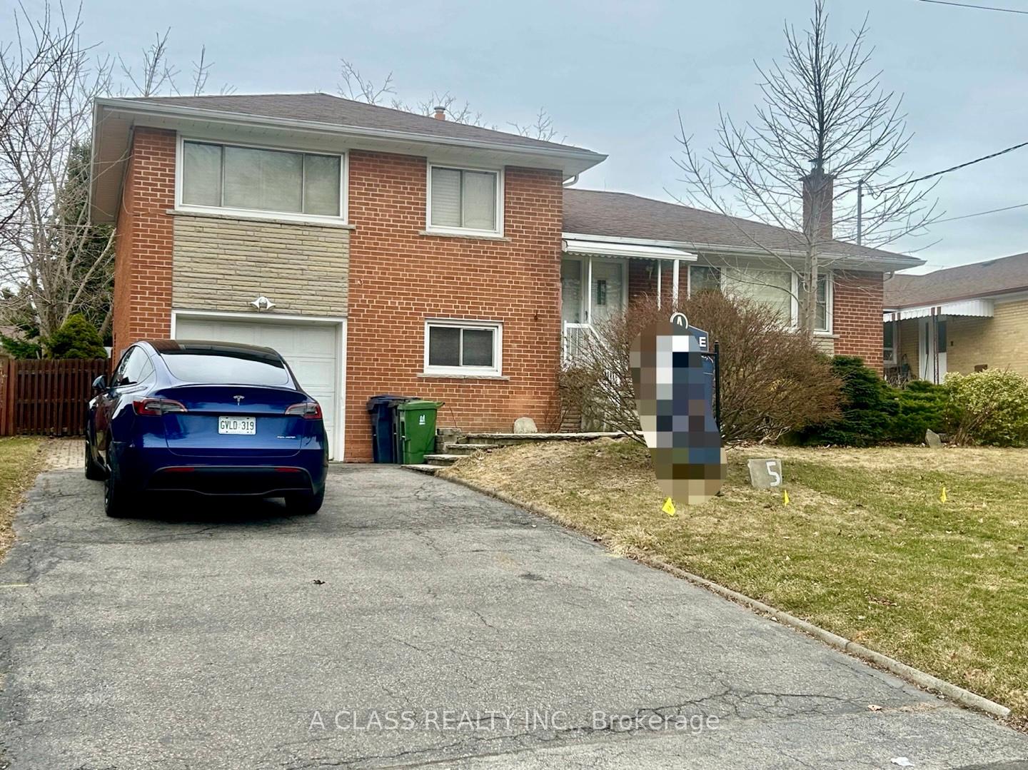 5 Silverview Drive, Toronto, ON M2M 2B2