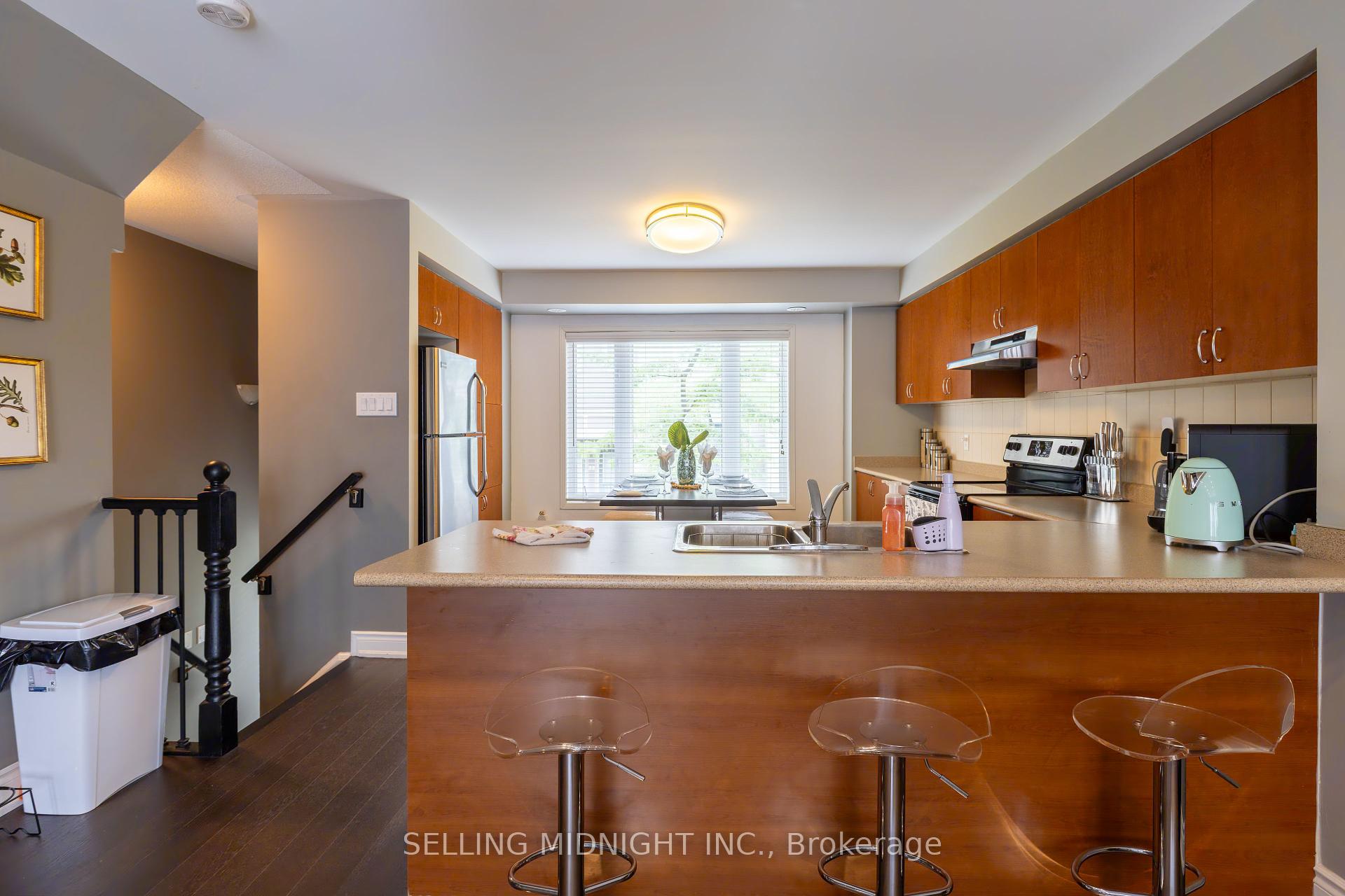 2 Bedrooms Condo at 5650 WINSTON CHURCHILL, Mississauga For sale