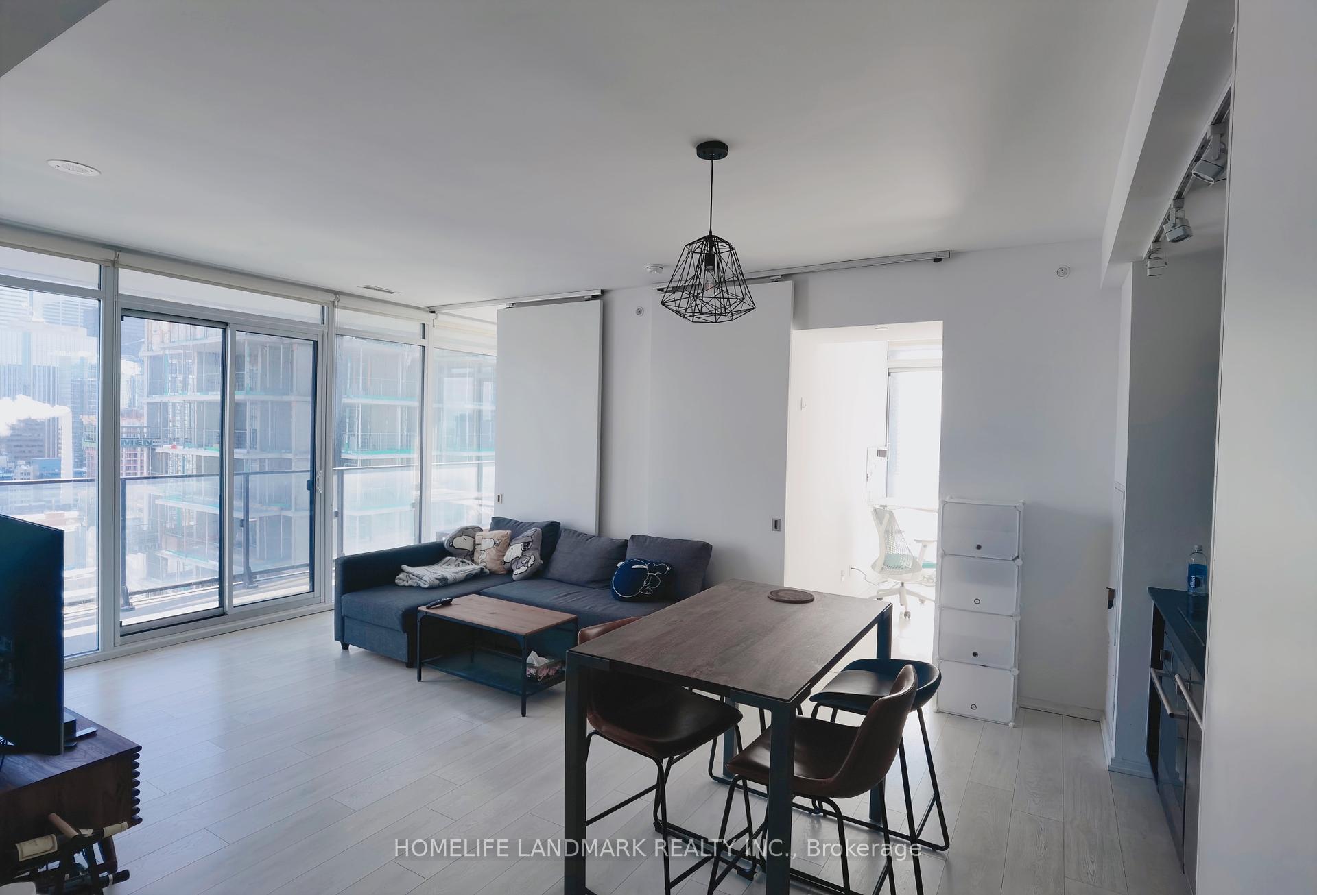 2 Bedrooms Condo at 125 Peter, Toronto For sale