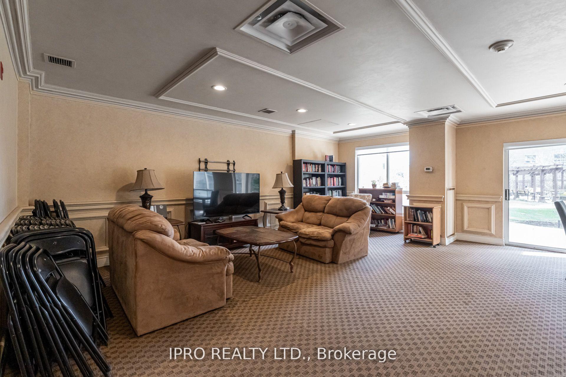 2 Bedrooms Condo at 1 Maison Parc, Vaughan For sale