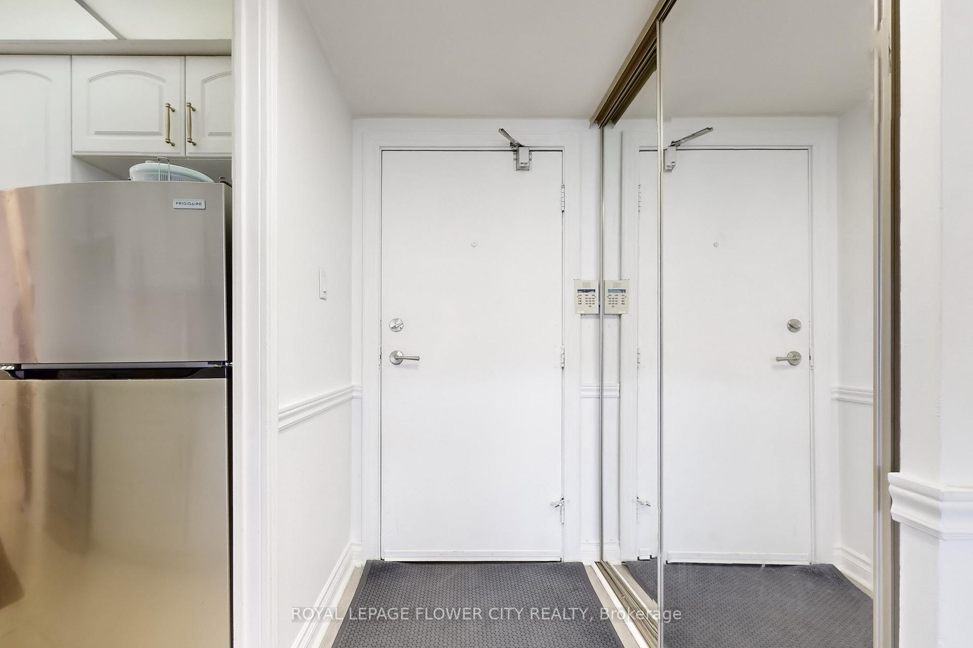 1 Bedroom Condo at 1333 Bloor, Mississauga For sale