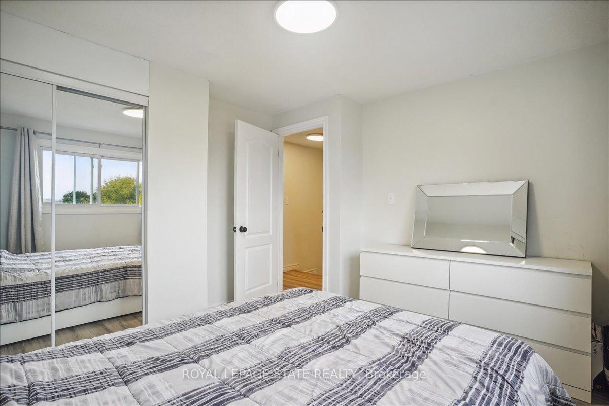 3 Bedrooms Condo at 36 Greendale,  Hamilton For sale
