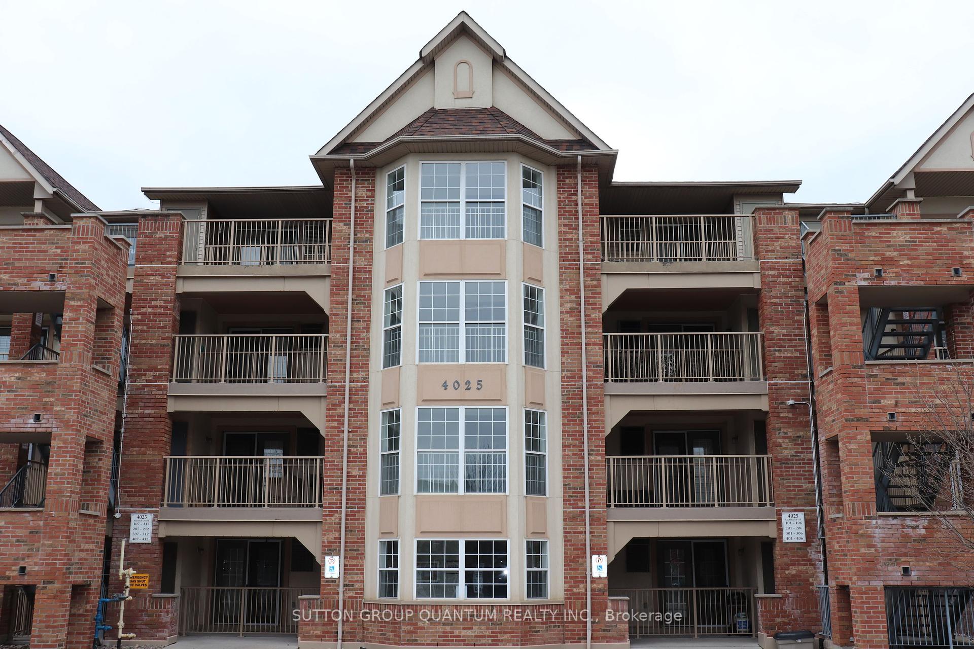2 Bedrooms Condo at 4025 Kilmer, Burlington For sale