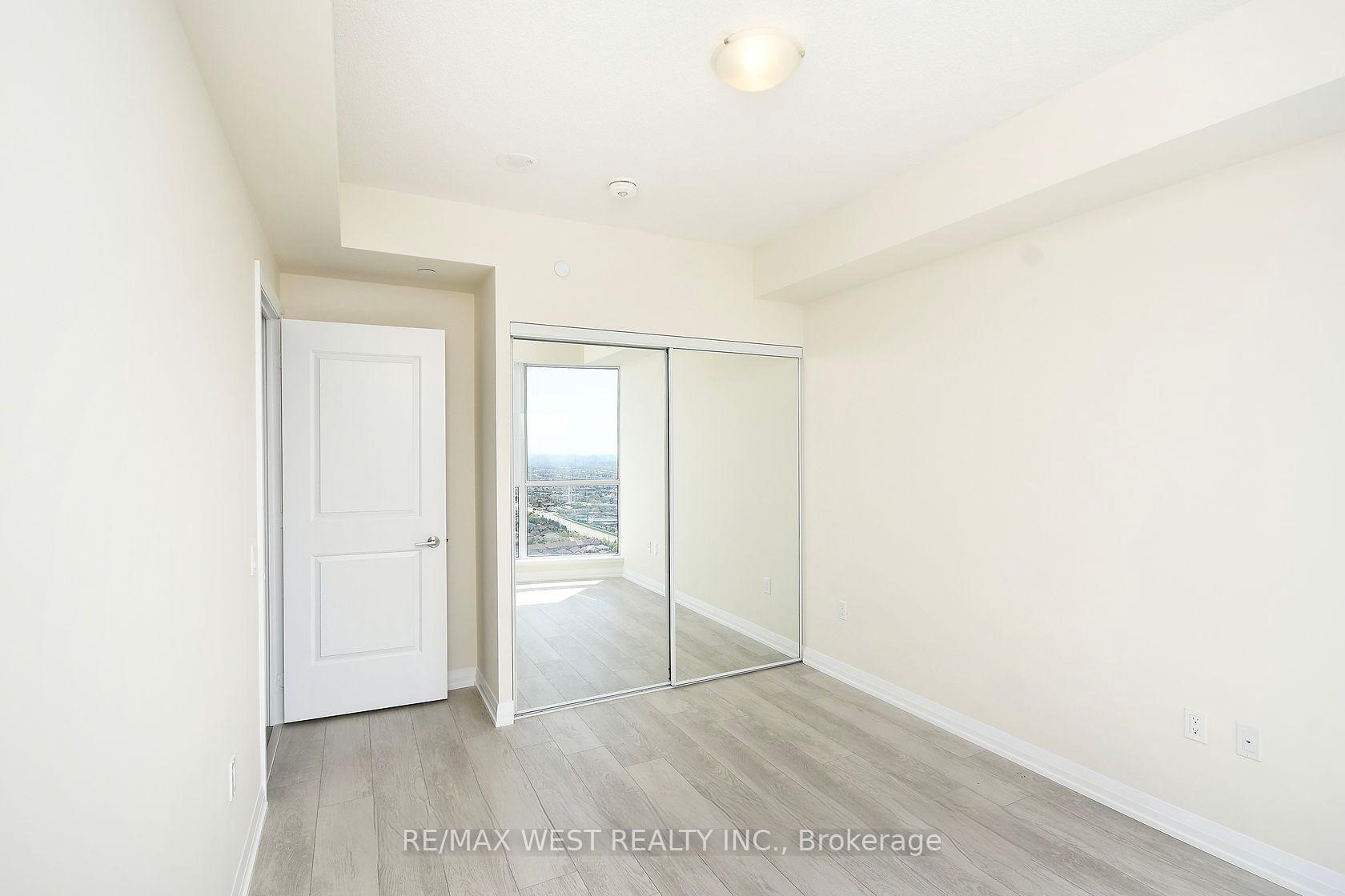 3 Bedrooms Condo at 35 Watergarden, Mississauga For sale