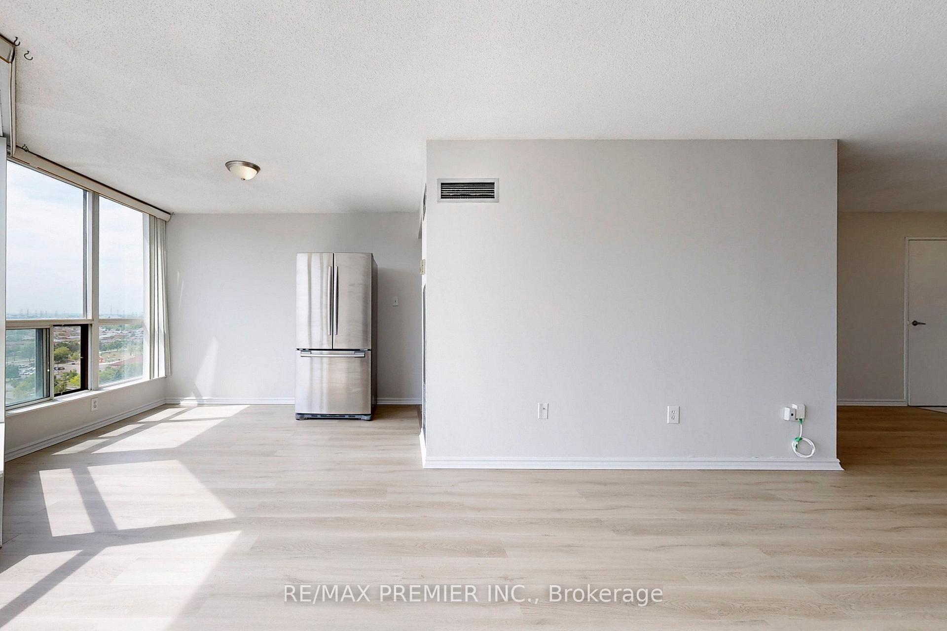 2 Bedrooms Condo at 3 Rowntree, Toronto For sale