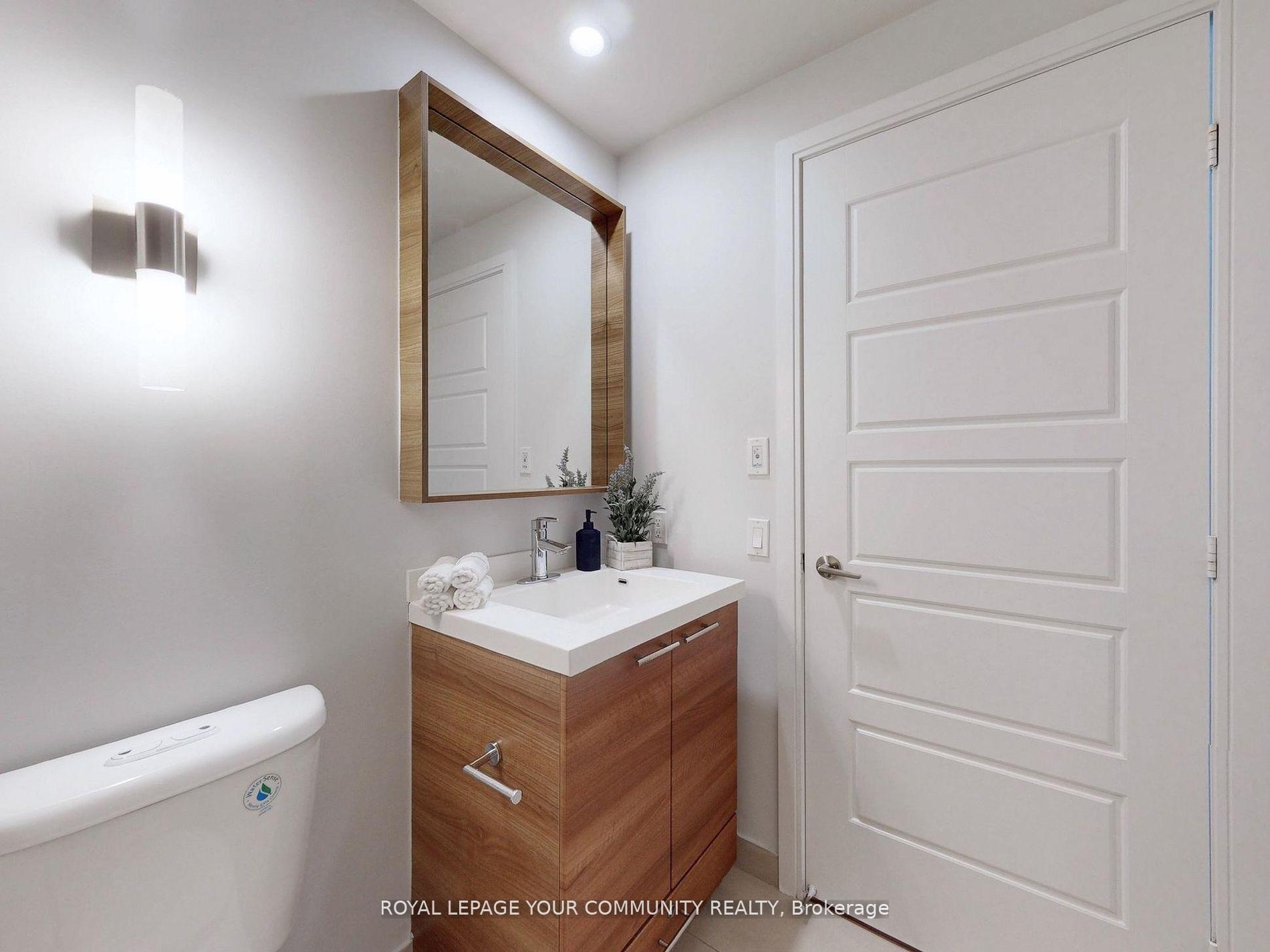 2 Bedrooms Condo at 15 Viking, Toronto For sale