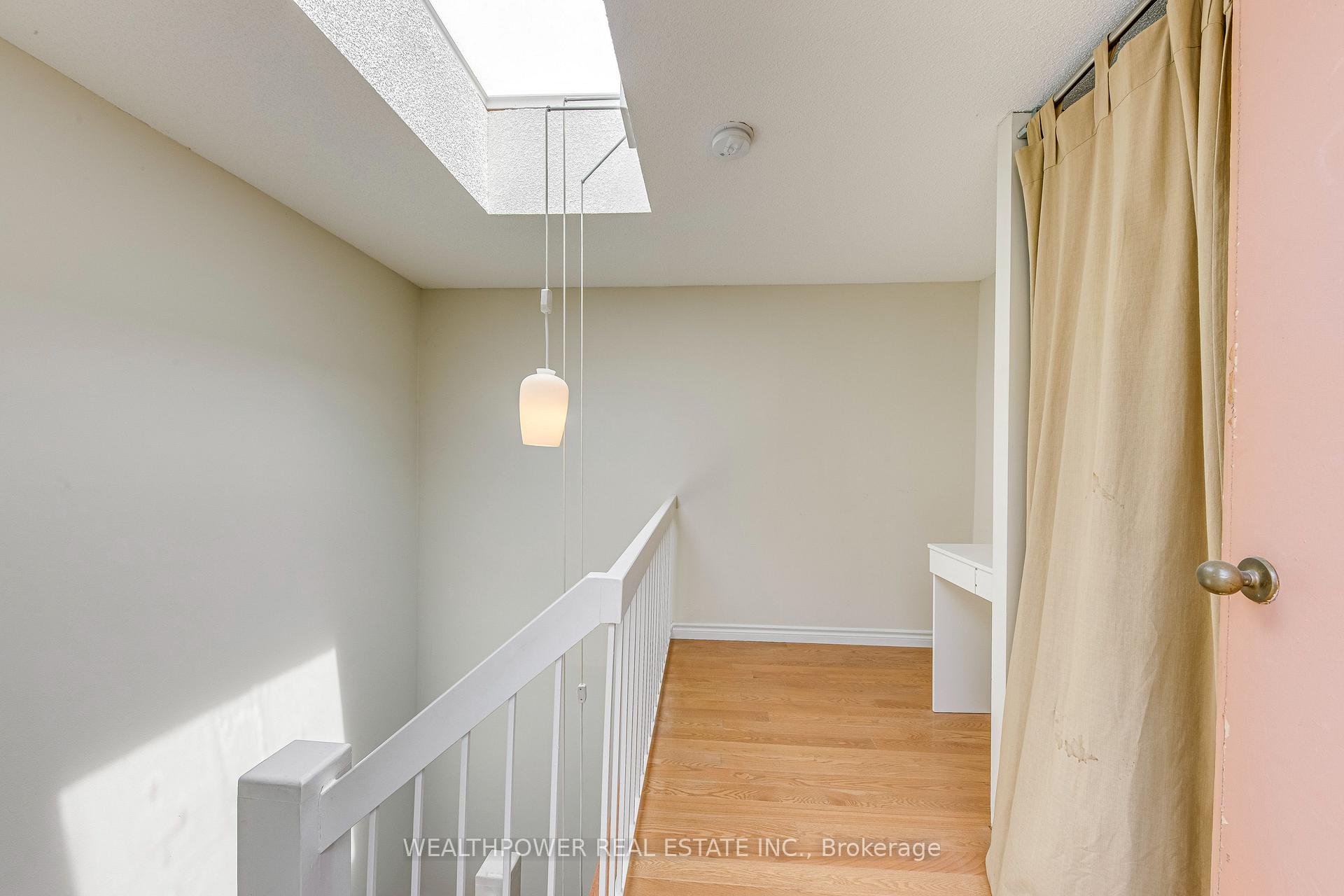 3 Bedrooms Condo at 1250 Marlborough, Oakville For sale